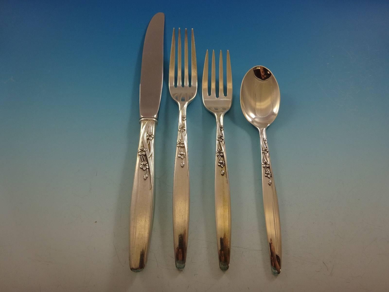 Summer Song by Lunt Sterling Silver Flatware Set for Eight Service 38 Pieces In Excellent Condition For Sale In Big Bend, WI