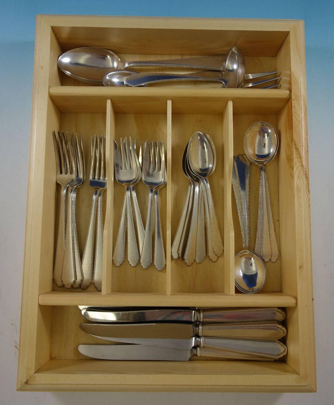 William and Mary by Lunt sterling silver flatware set, 34 pieces. Great starter set! This set includes: 

Six knives, 9