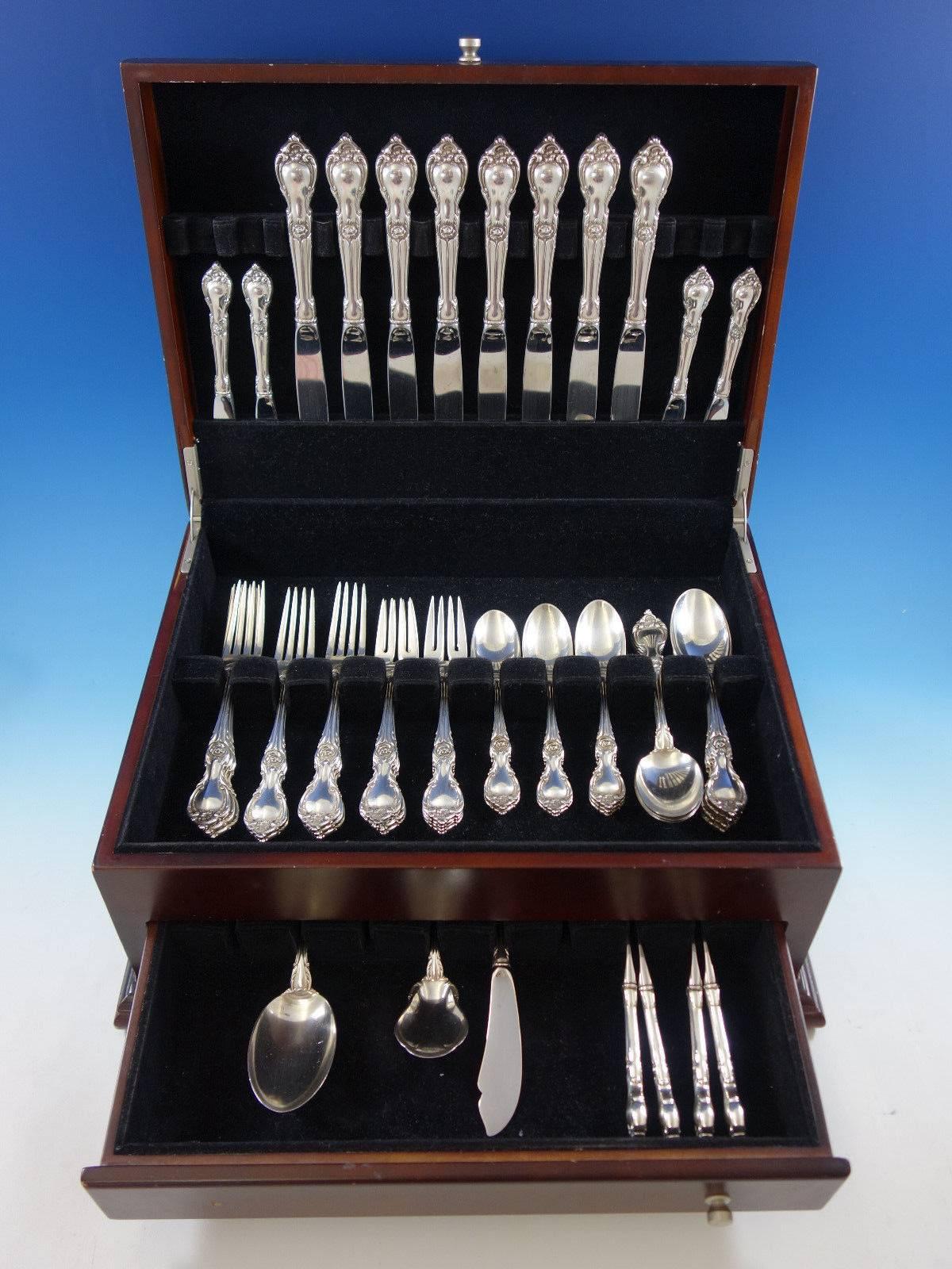 Alexandra by Lunt sterling silver flatware set, 51 pieces. This set includes: 

Eight knives, 9