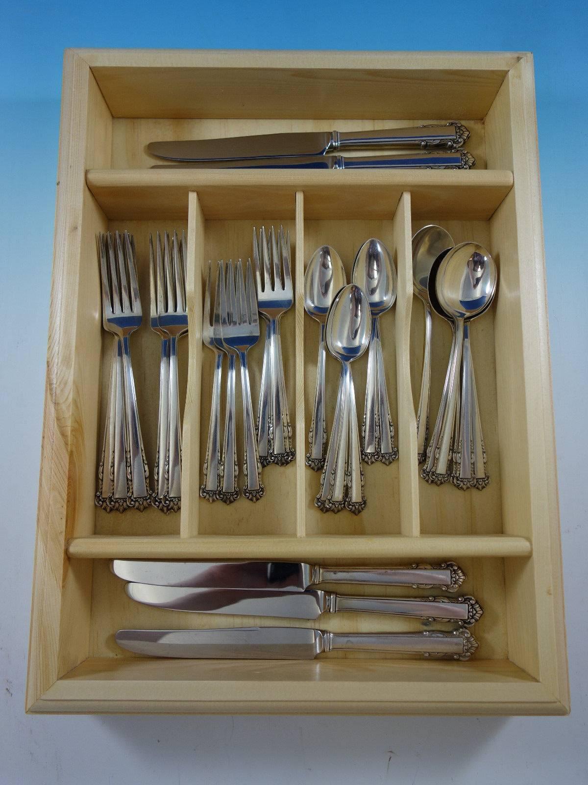 English shell by Lunt sterling silver flatware set, 30 pieces. Great starter set! This set includes: 

Six knives, 9