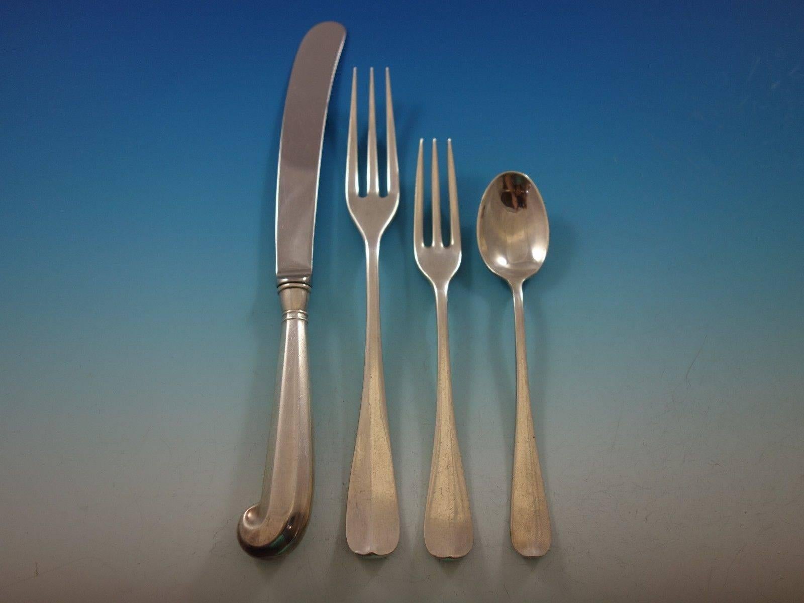 Queen Ann Williamsburg by Stieff Sterling Silver Flatware Set Service Rat Tail In Excellent Condition In Big Bend, WI