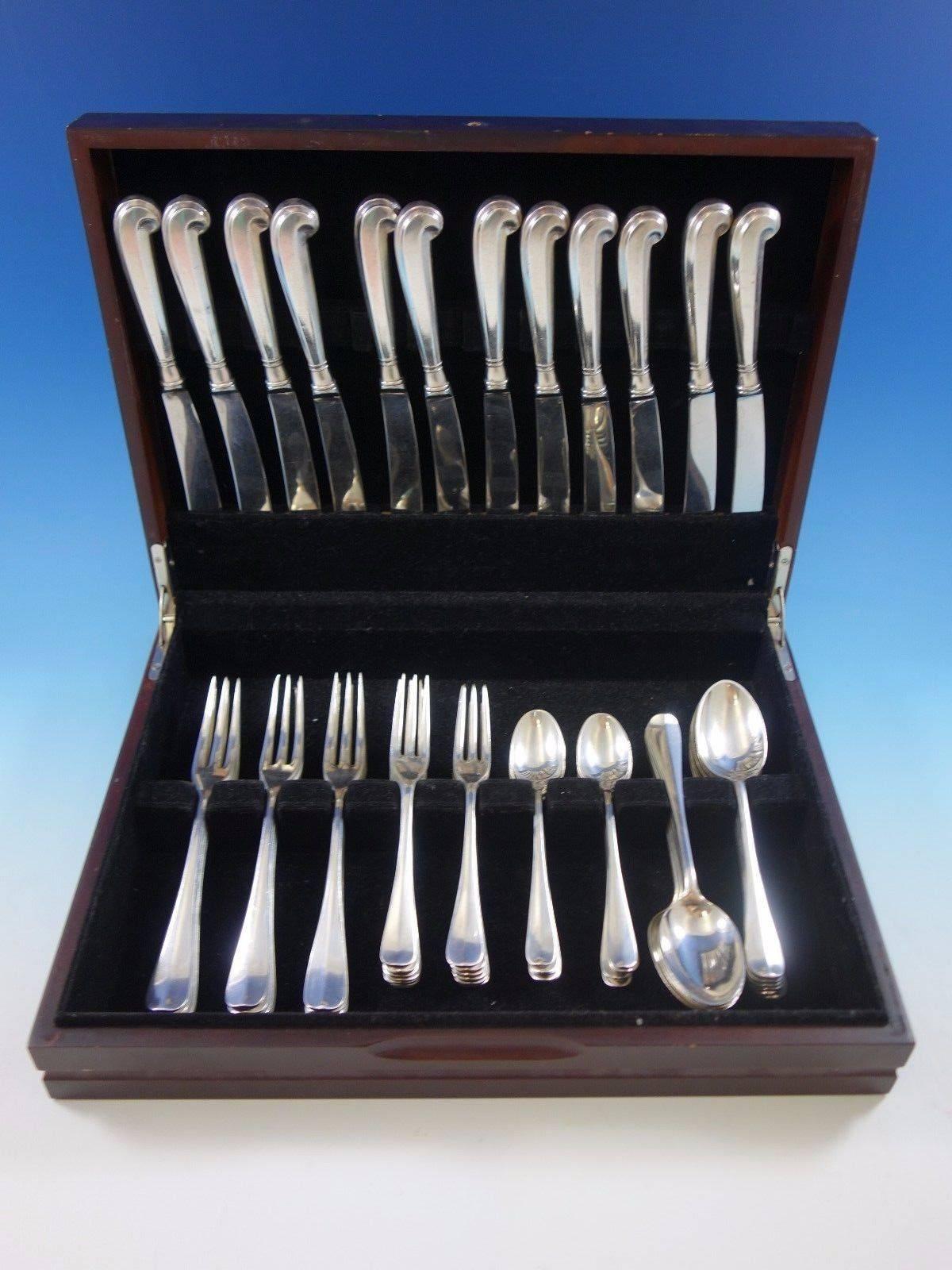 Queen Ann-Williamsburg by Stieff sterling silver flatware set of 60 pieces. This set includes: 

12 dinner knives, 9 3/8