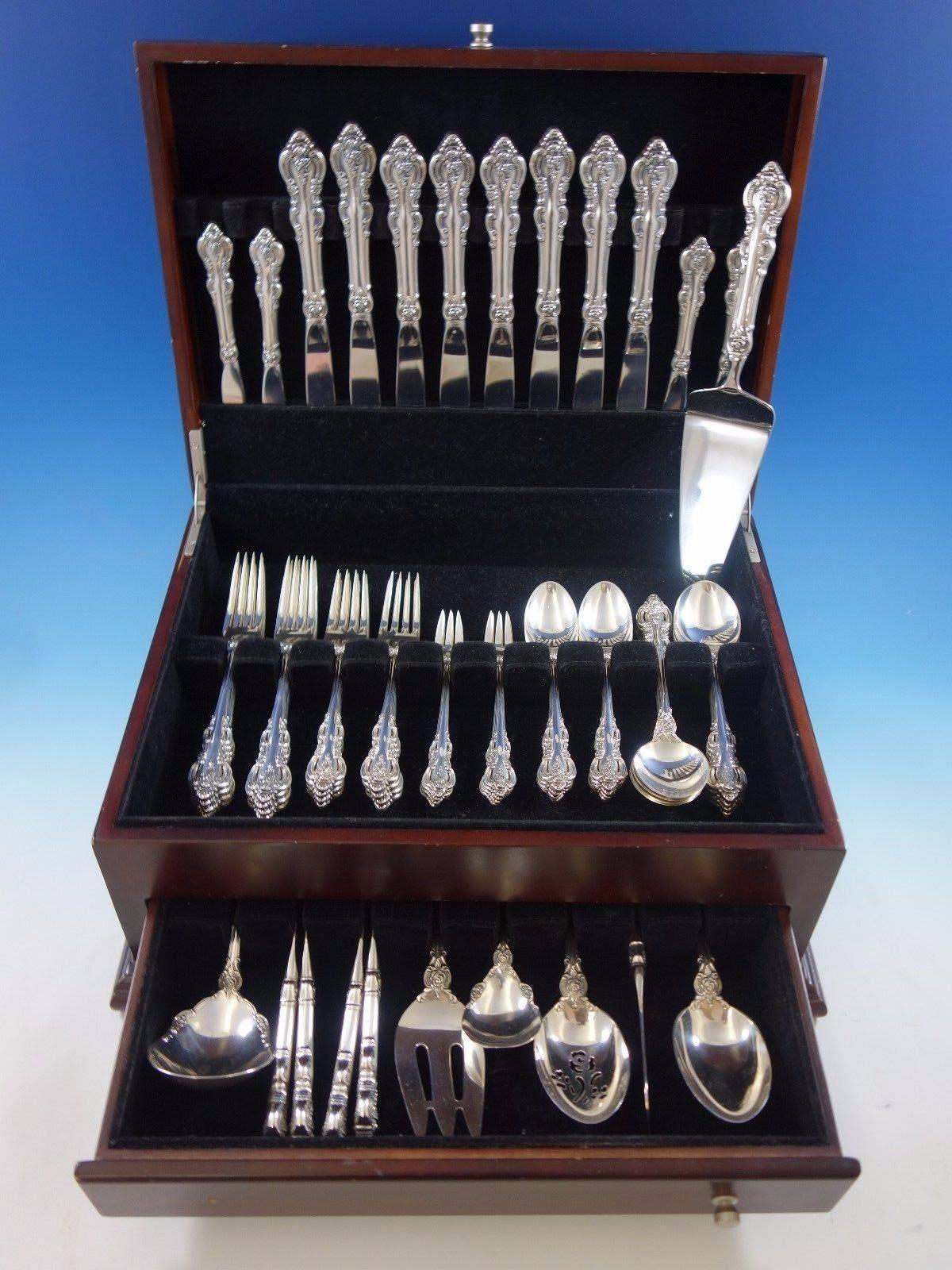 Ensemble de couverts en argent sterling El Grandee by Towle, 63 pièces. Cet ensemble comprend :

Huit couteaux, 9