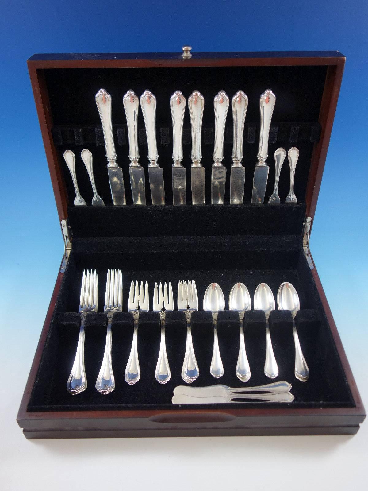 Paul Revere by Towle sterling silver flatware set, 40 pieces. This set includes: 

Eight knives, 8 7/8