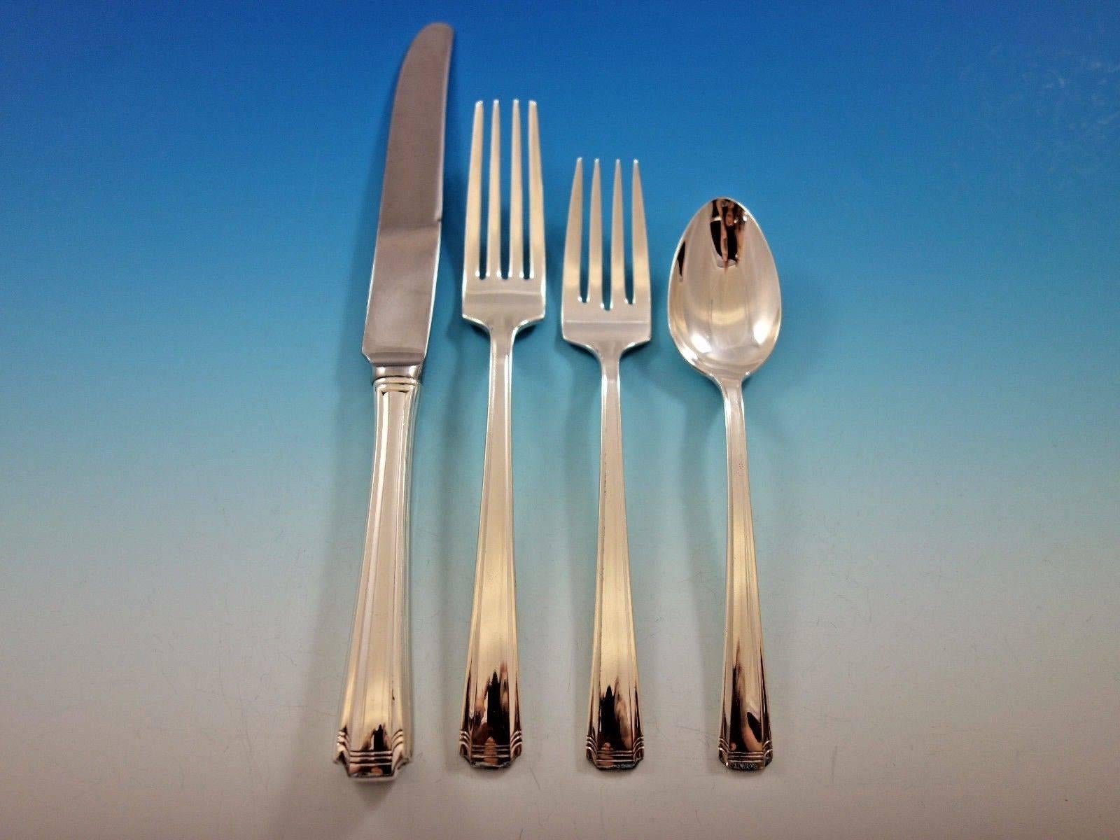 John and Priscilla by Westmorland sterling silver flatware set - 32 pieces. This set includes: 

eight knives, 9