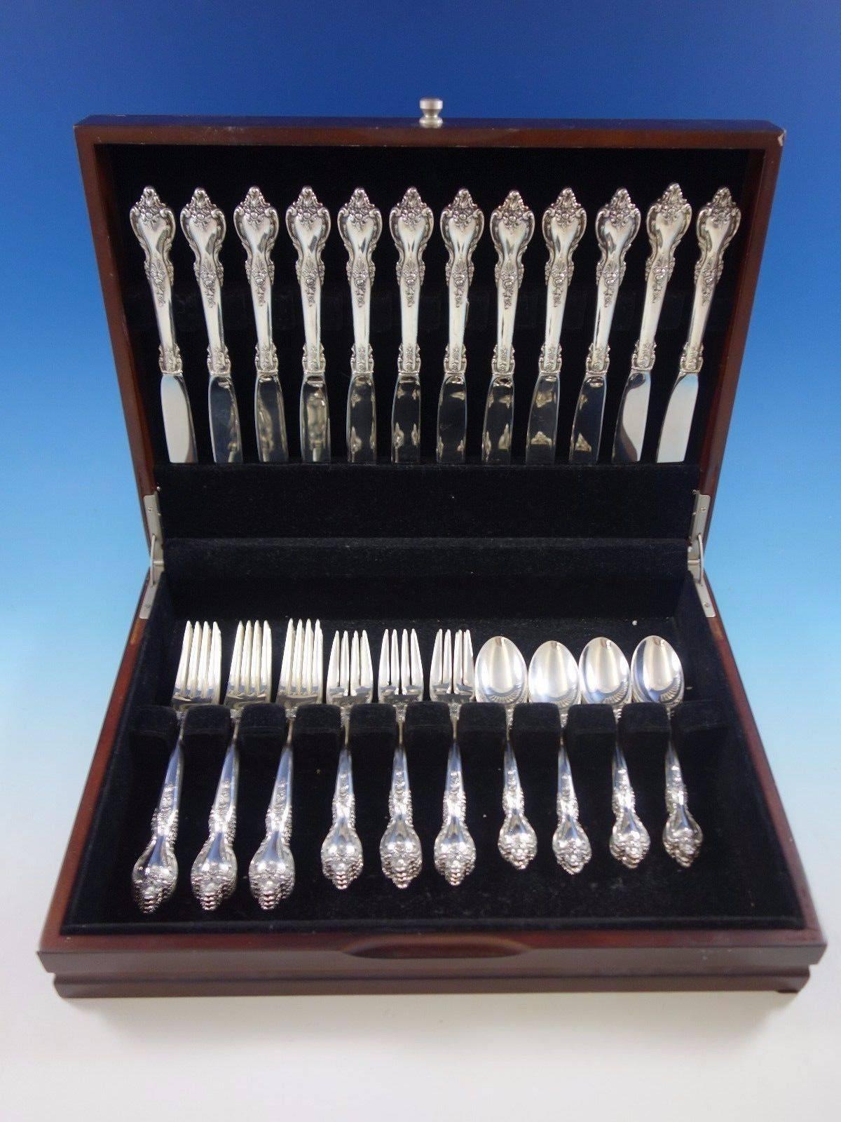 Delacourt by Lunt sterling silver Flatware set, 48 pieces. This set includes: 

12 knives, 9 1/4