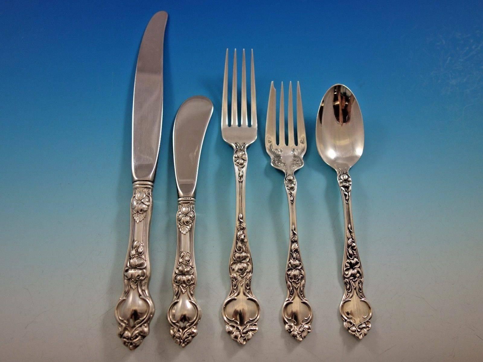 Violet by Wallace sterling silver flatware set of 30 pieces. Great starter set! This set includes: 

Six knives, 8 7/8