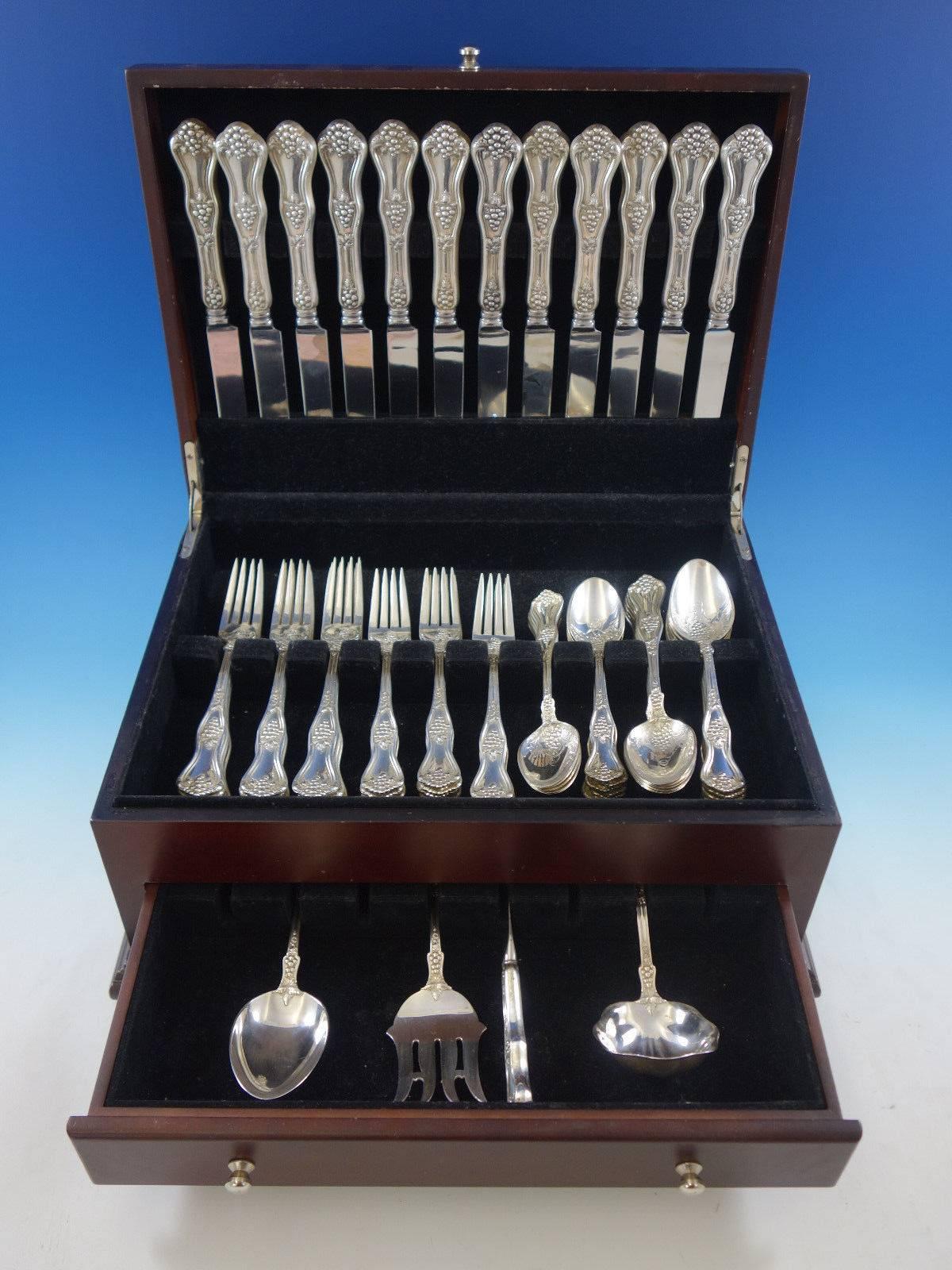 Margaux by Towle sterling silver flatware set with beautiful grape motif, 64 pieces. This set includes: 

12 dinner size knives, 9 3/8