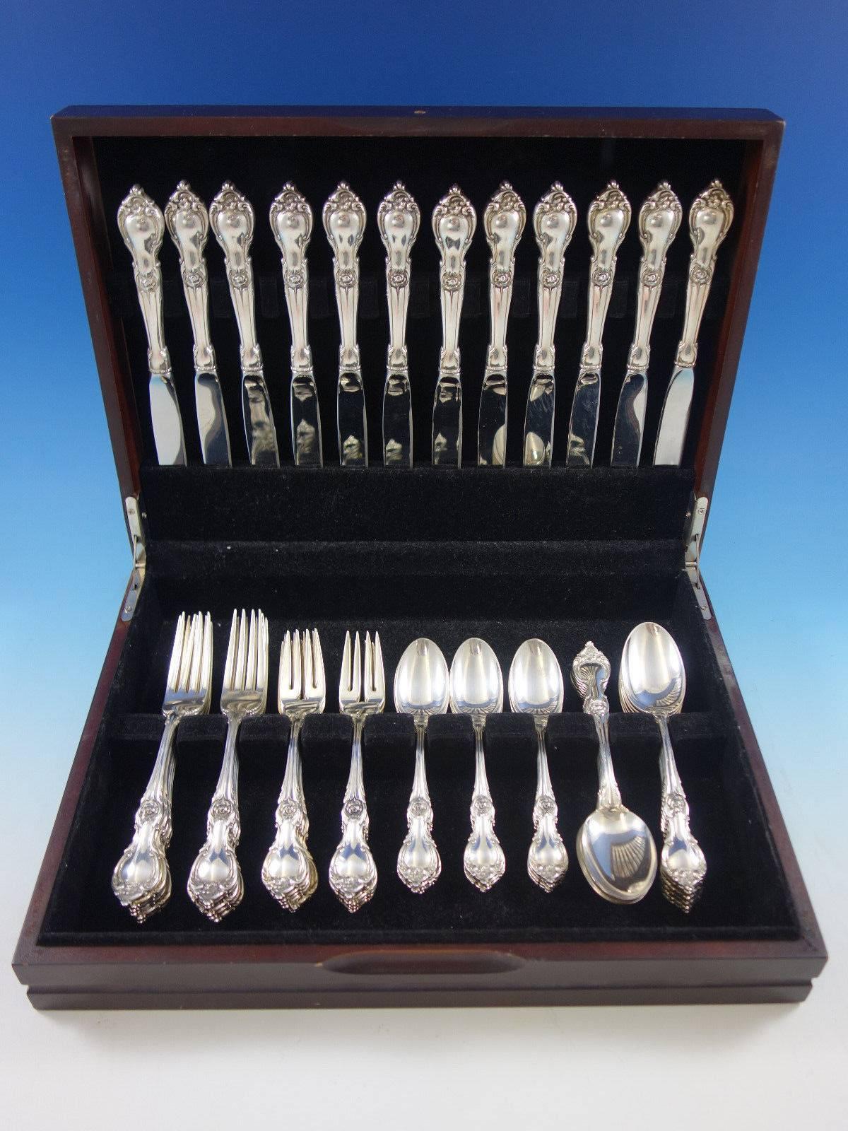 Alexandra by Lunt sterling silver flatware set, 60 pieces. This set includes: 

12 knives, 9