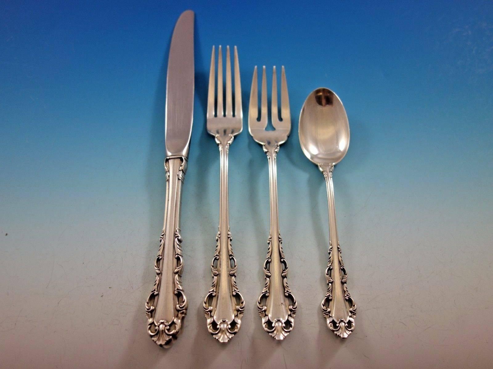 Dresden Scroll by Lunt Sterling Silver Flatware Set for 8 Service 32 Pieces In Excellent Condition For Sale In Big Bend, WI