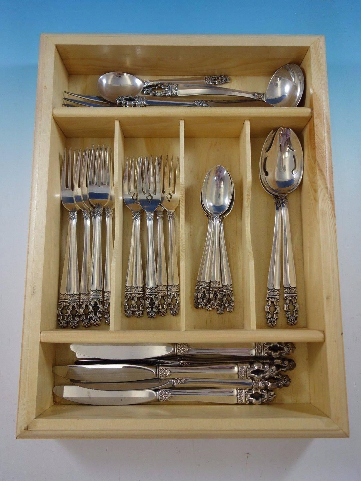 Sovereign Hispana by Gorham sterling silver flatware set, 30 pieces. Great starter set! This set includes: 

Six knives, 9