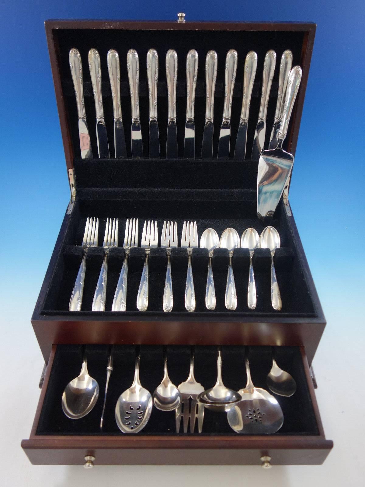 Ensemble de couverts Madeira by Towle en argent sterling, 58 pièces. Cet ensemble comprend : 

12 couteaux, 9 1/8