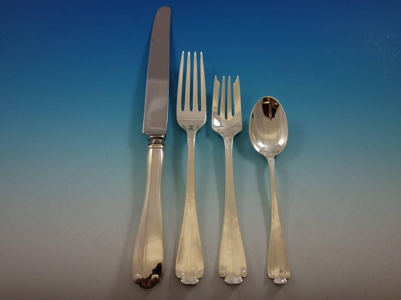 Set di posate in argento sterling Flemish by Tiffany & Co., 40 pezzi. Questo set comprende: 

otto coltelli per la cena, 10 1/8