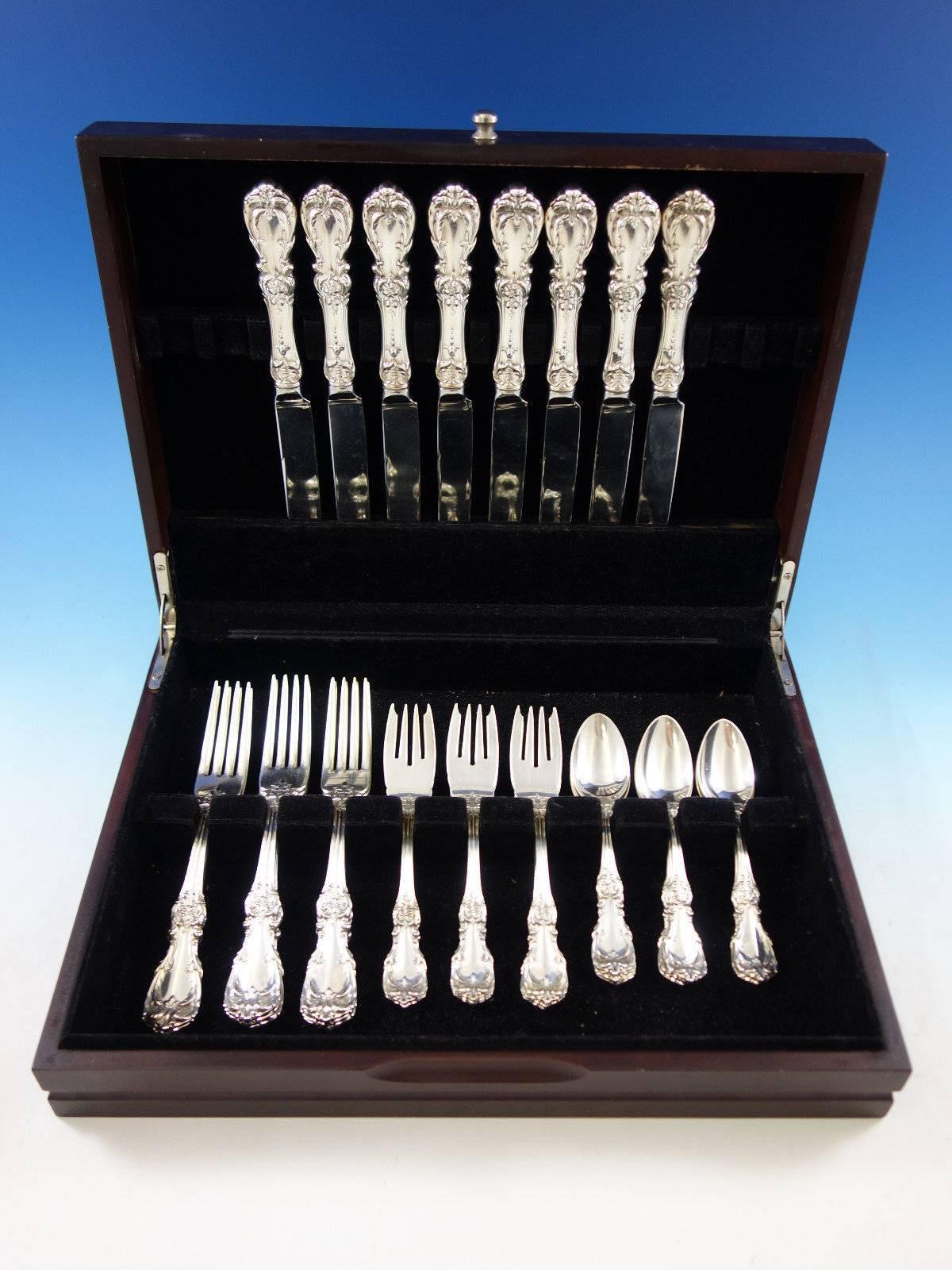 Burgundy by Reed & Barton sterling silver dinner size flatware set of 32 pieces. This set includes: 

Eight dinner size knives, 9 3/4