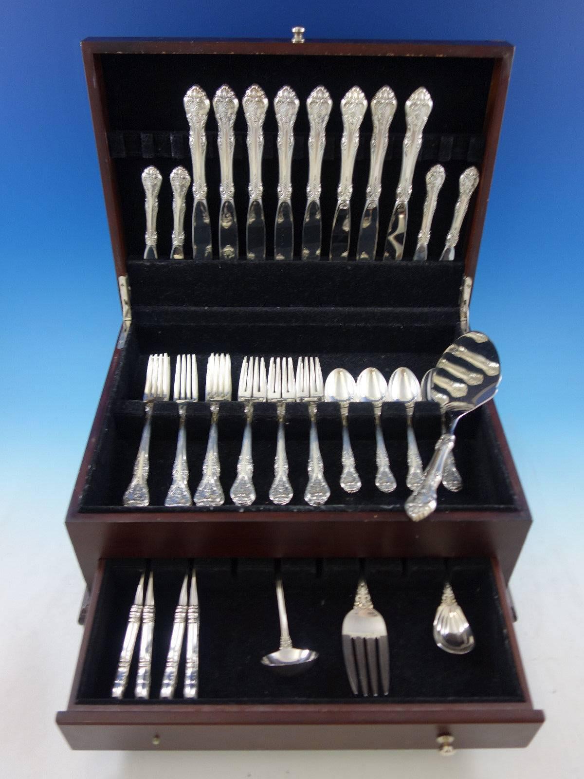 King Edward by Gorham sterling silver flatware set, 44 pieces. This set includes: 

Eight place size knives, 9 1/8