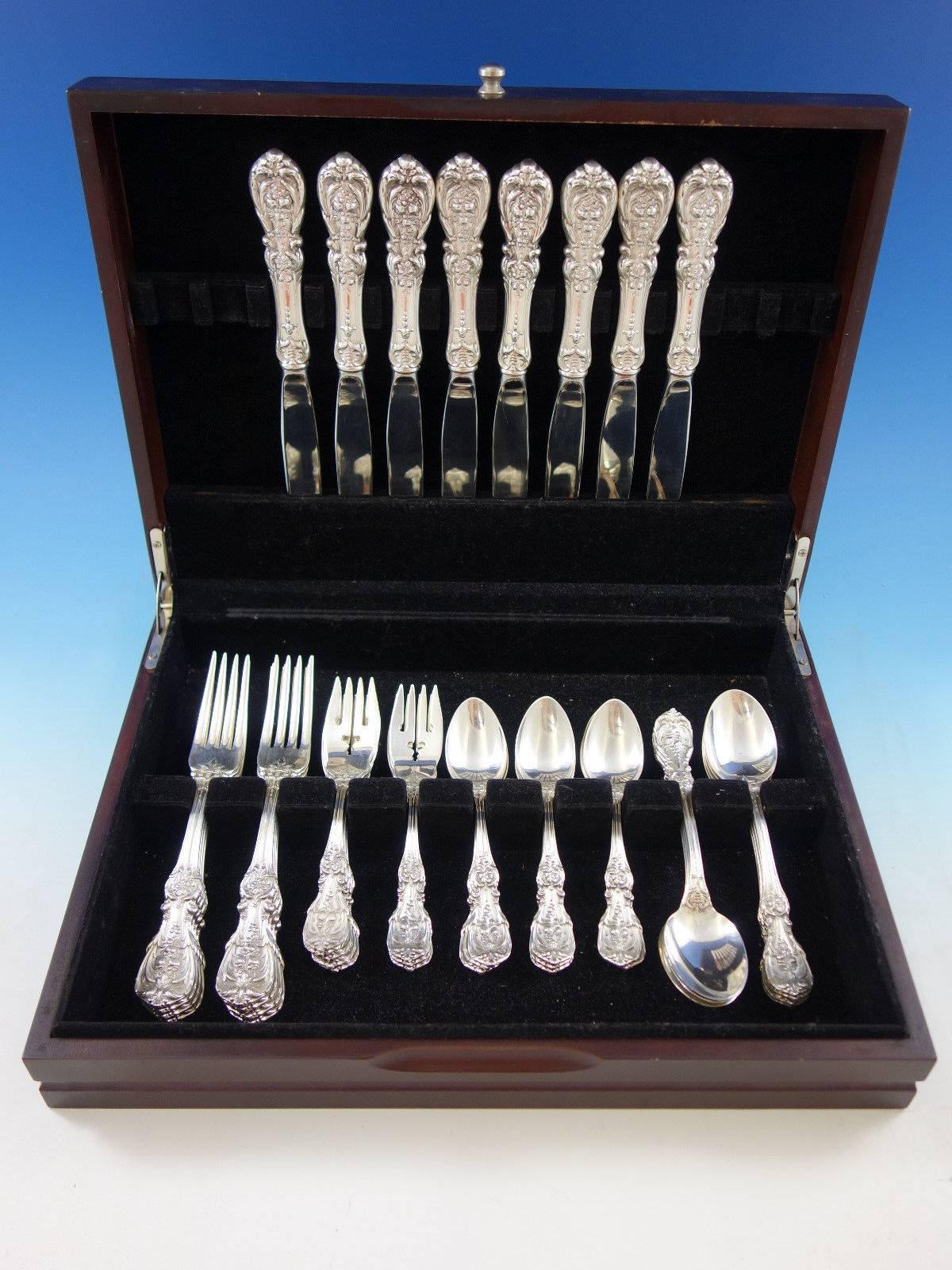 Francis I by Reed and Barton sterling silver Flatware set, 40 pieces with newer script Reed & Barton hallmarks. This set includes: 

Eight dinner size knives, modern, 9 3/8