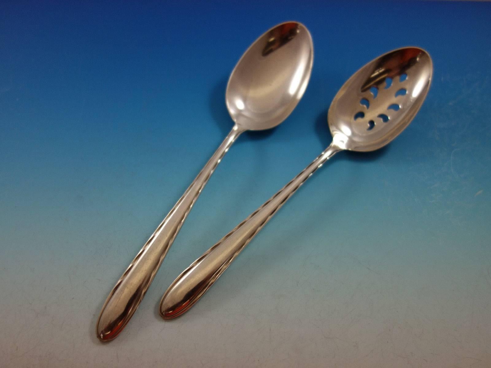 Argent sterling Ensemble de couverts en argent sterling pour 12 personnes 58 pièces Flutes par Towle en vente