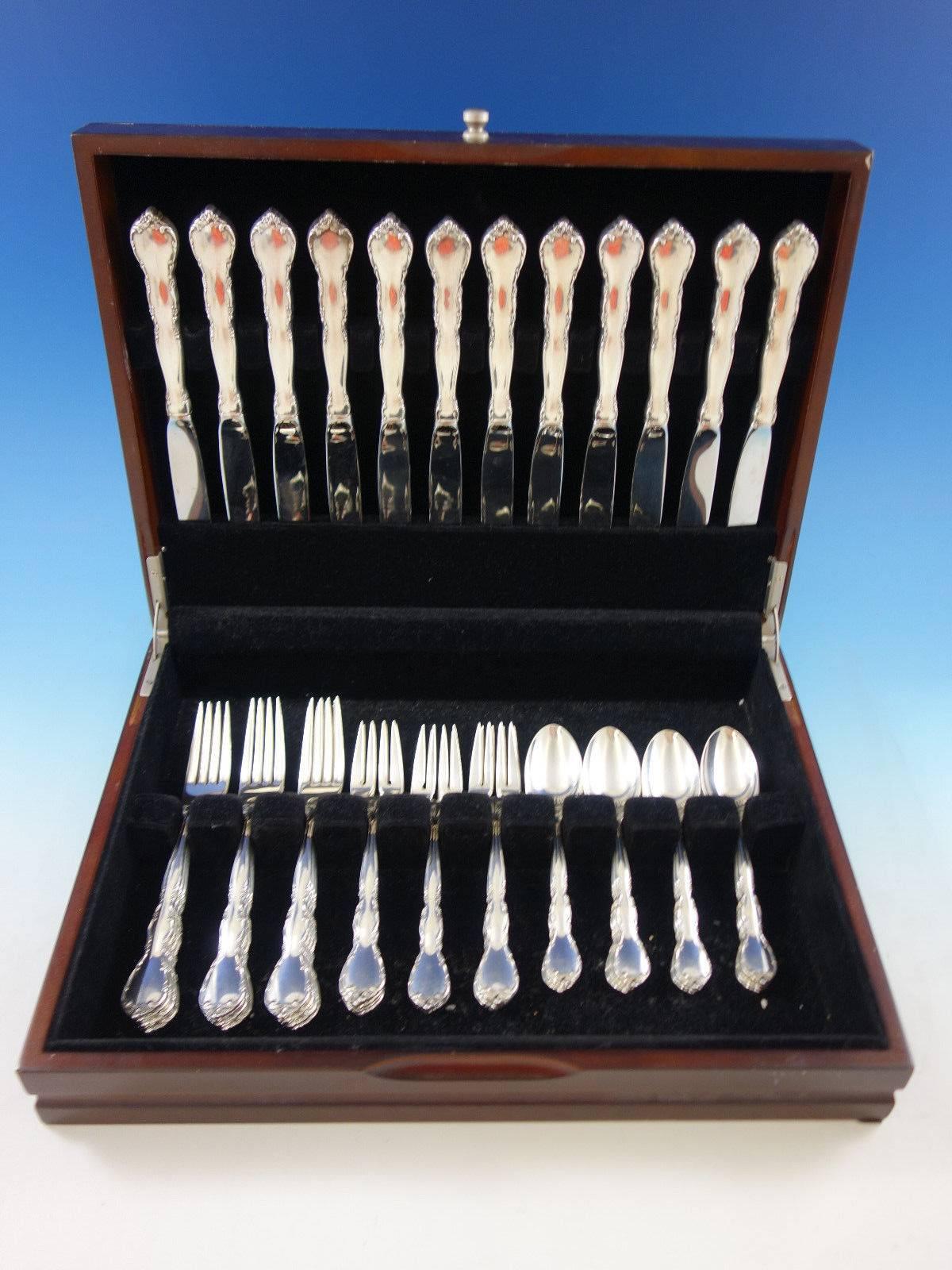 Mignonette by Lunt sterling silver Flatware set, 48 pieces. This set includes: 

12 knives, 9 1/8