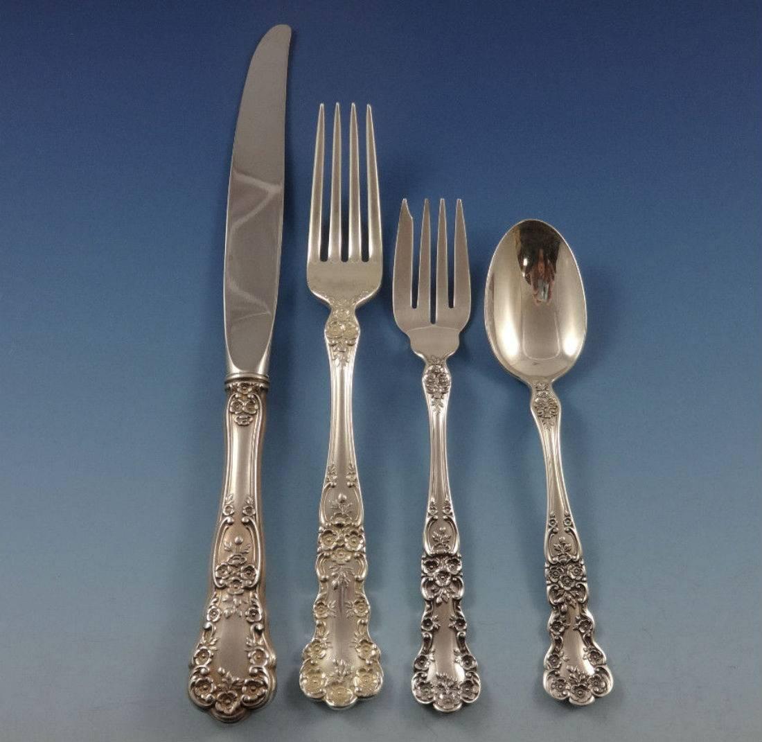 Buttercup by Gorham sterling silver dinner size flatware set of 24 Pieces. This set includes: 

Six dinner size knives, 9 1/2