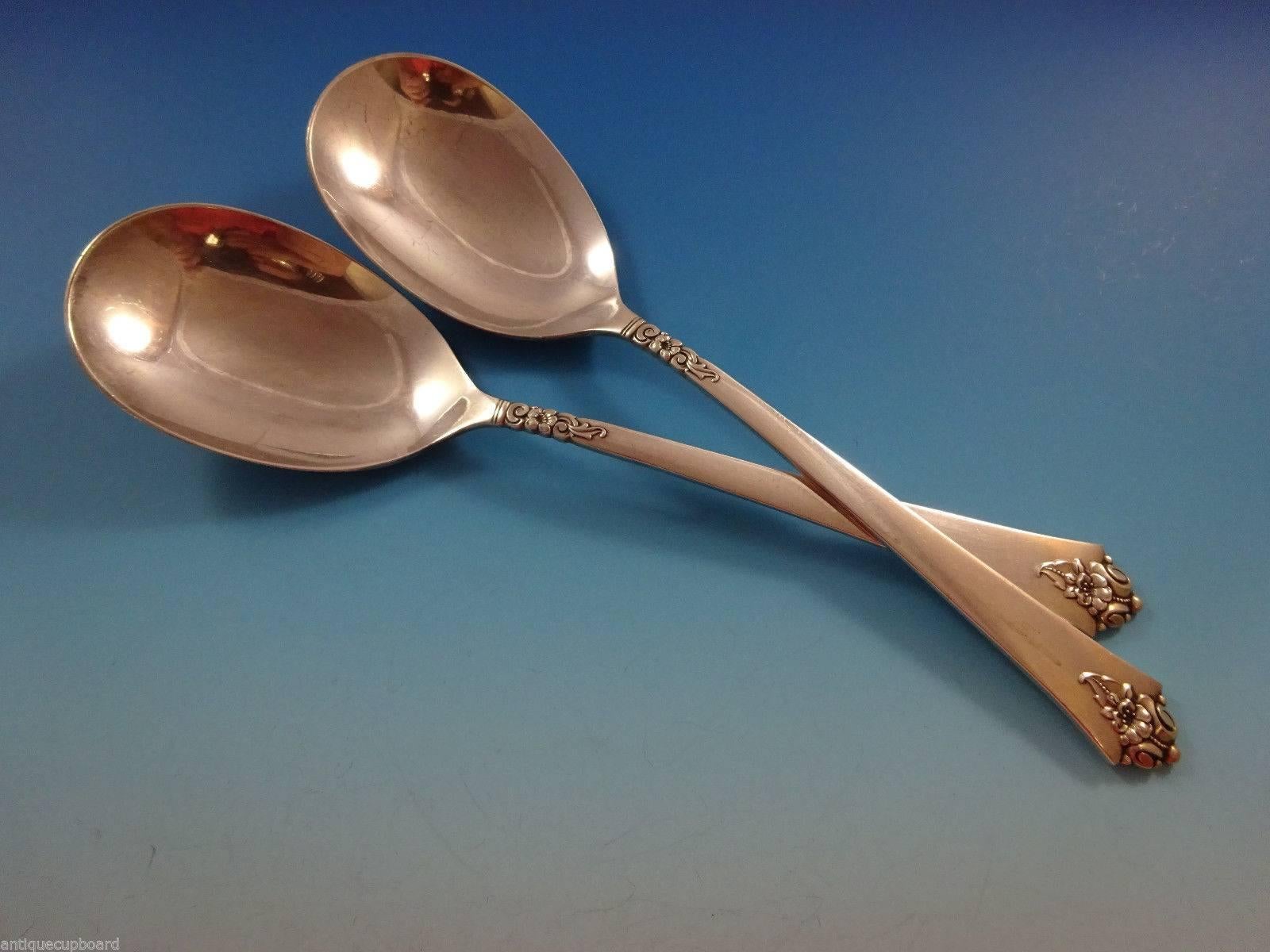 Set di posate in argento sterling Castle rose by Royal Crest Silver, formato griglia (con manici lunghi su coltello e forchetta) - 62 pezzi. Questo set comprende: 

12 coltelli per griglia, 8 1/4