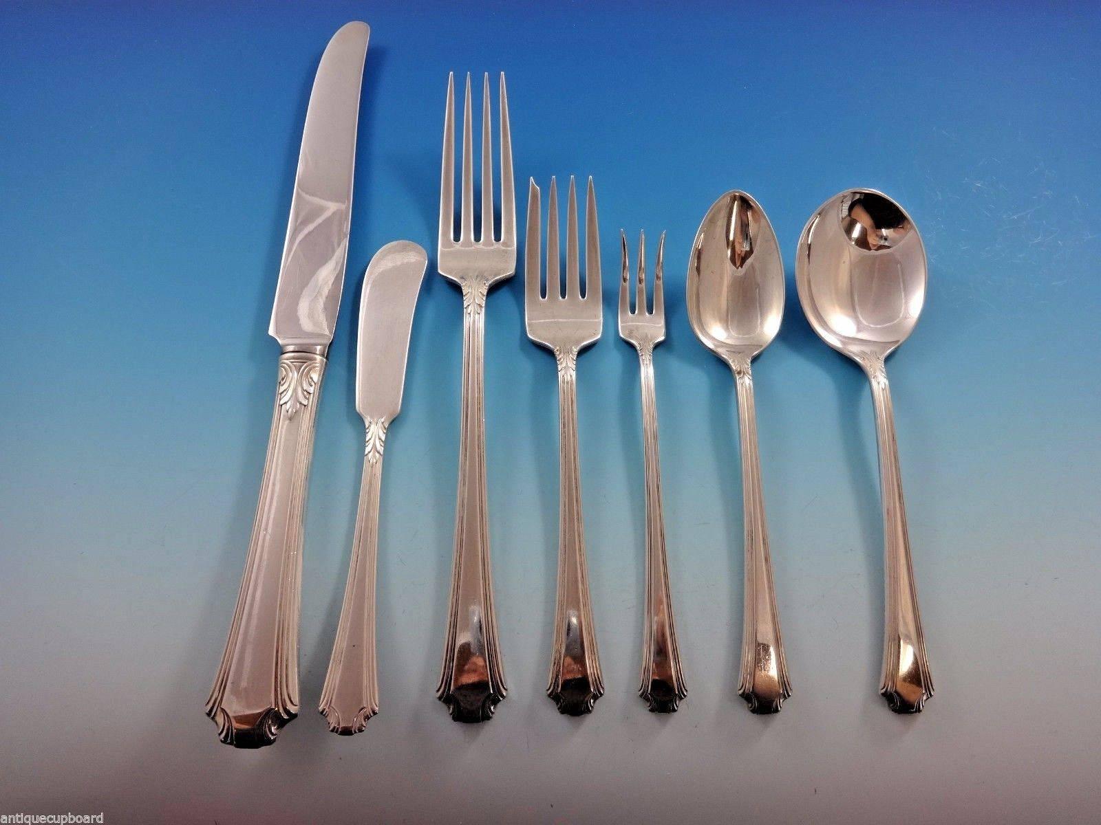 Georgian Colonial by Wallace Sterling Silver flatware set, 62 pieces. This set includes: 

Eight dinner size knives, 9 1/2