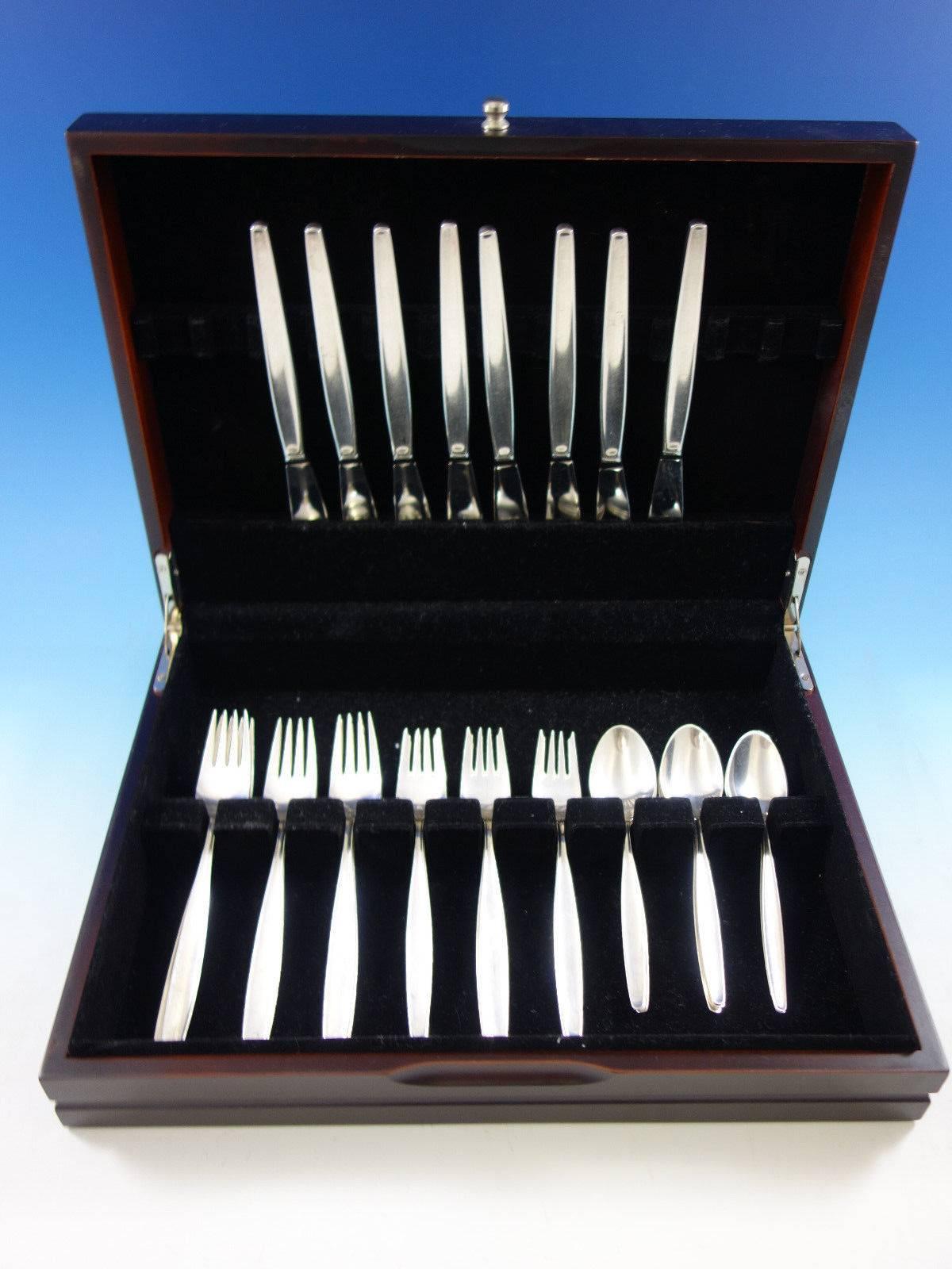 Cypress by Georg Jensen sterling silver flatware set, 32 pieces. This set includes: 

eight dinner size knives, long handle, 8 7/8