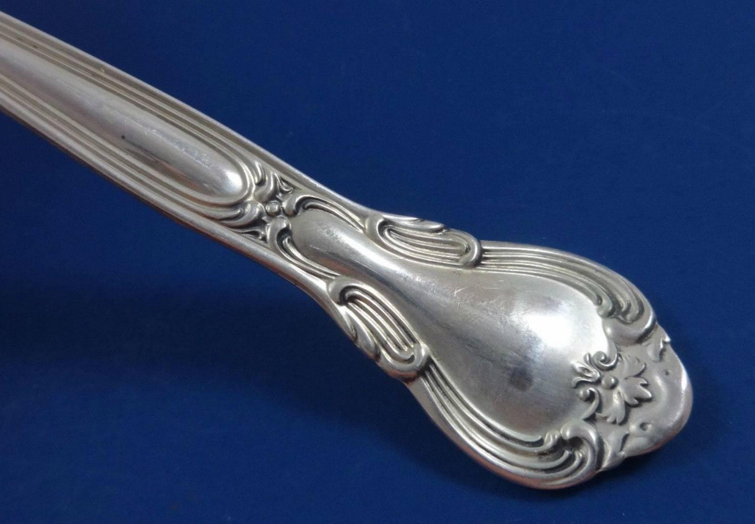 20ième siècle Ensemble de couverts en argent sterling 12 services 90 pièces Chantilly par Gorham en vente