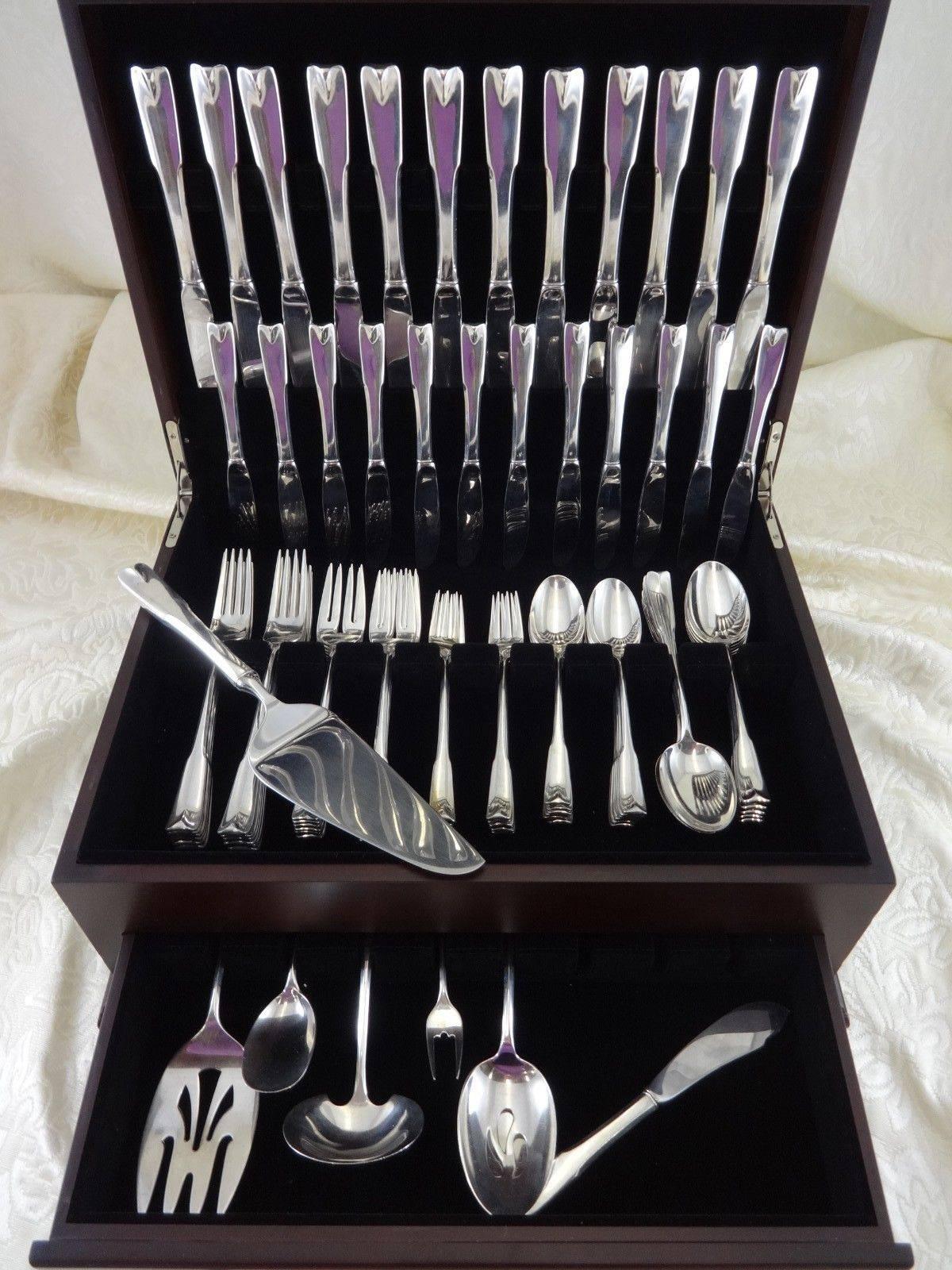 Colonial Theme by Lunt sterling silver flatware set - 92 Pieces. This piece has a simple fiddle shape that compliments any decor. This set includes: 

12 knives, 9