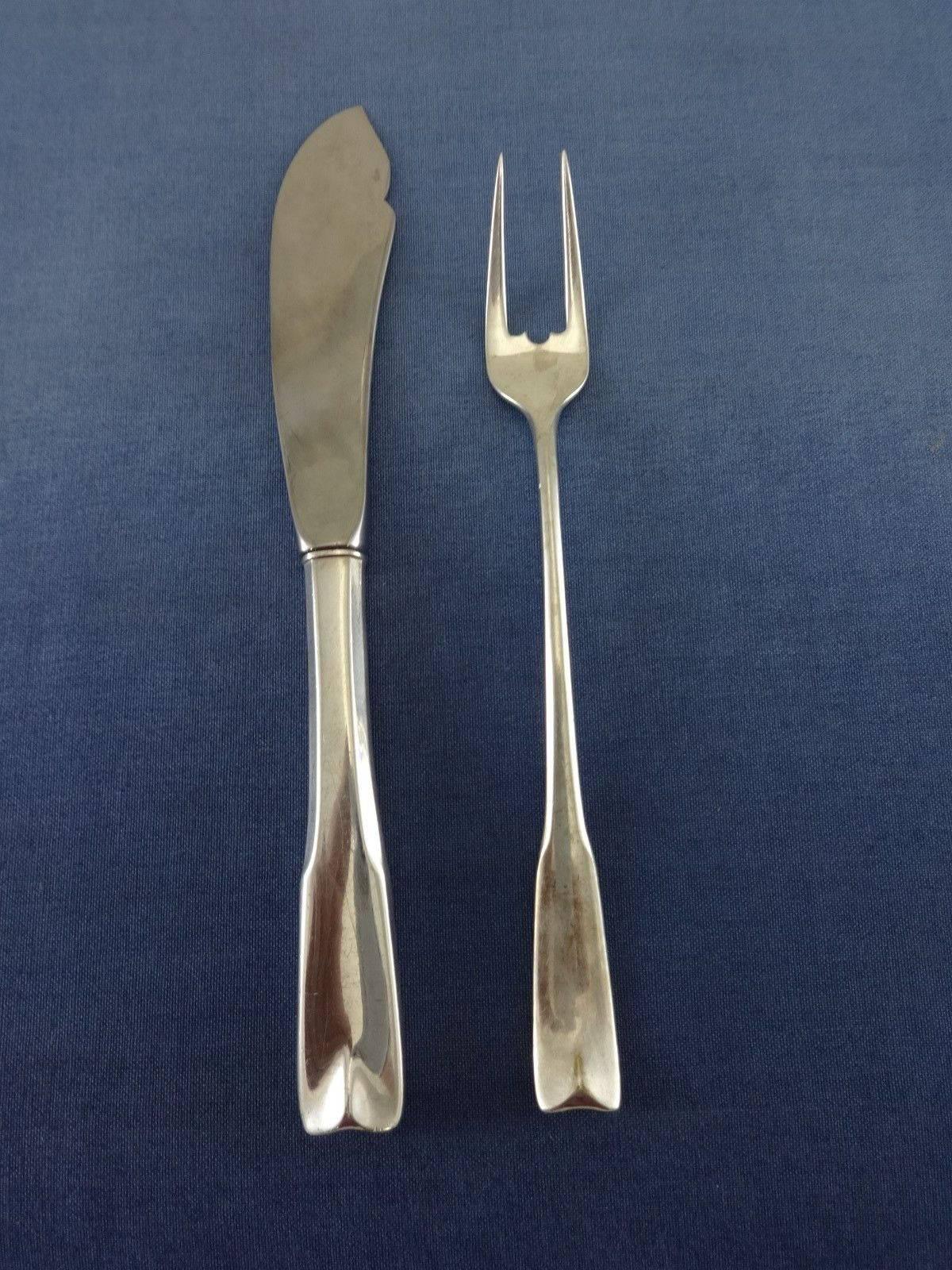 Colonial Theme by Lunt Sterling Silver Flatware Set Service 92 Pieces For Sale 5