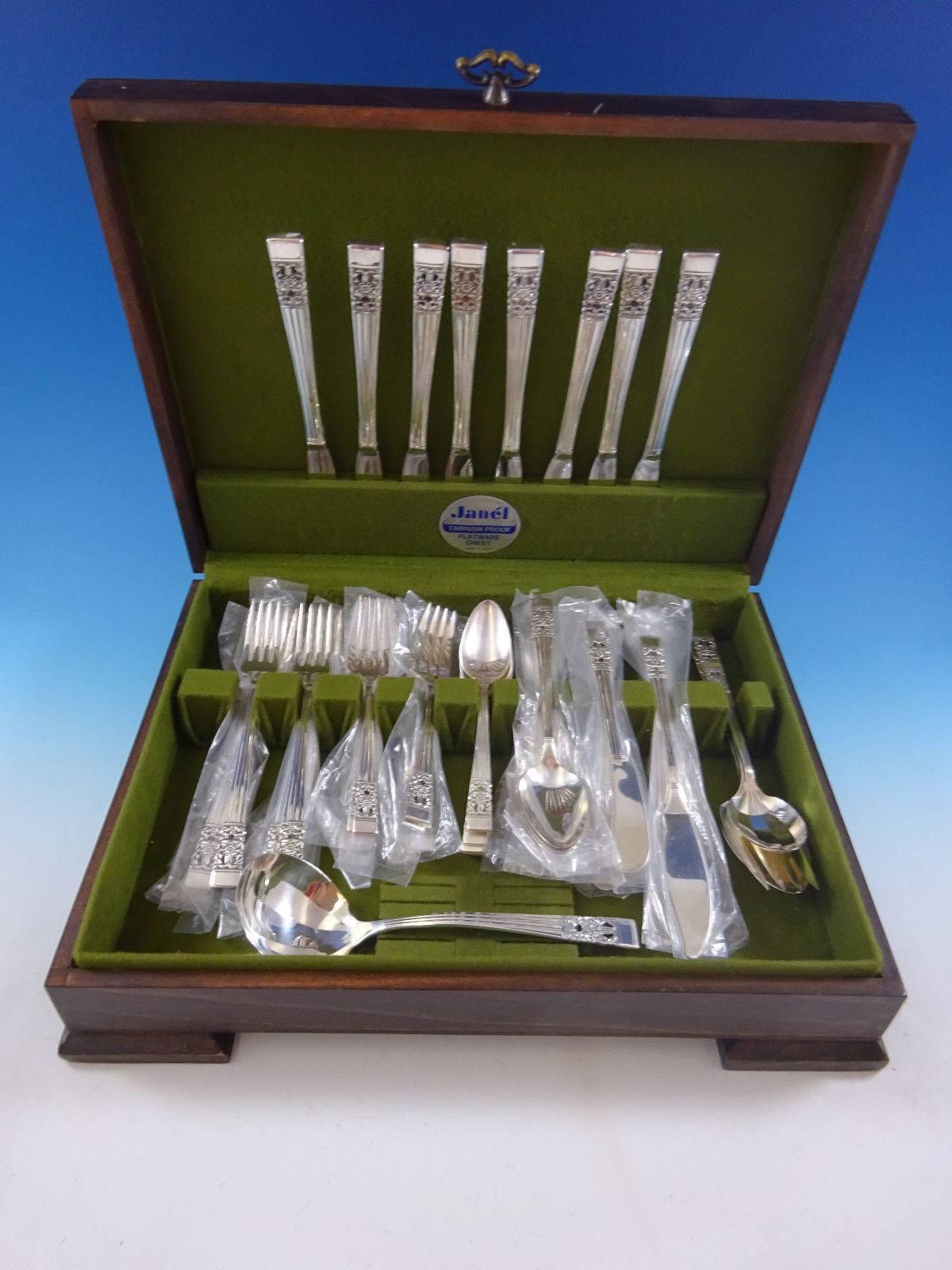 Coronation by Community Oneida silver plate flatware set, 60 pieces. This set includes: 

Eight grille size knives, 8 5/8