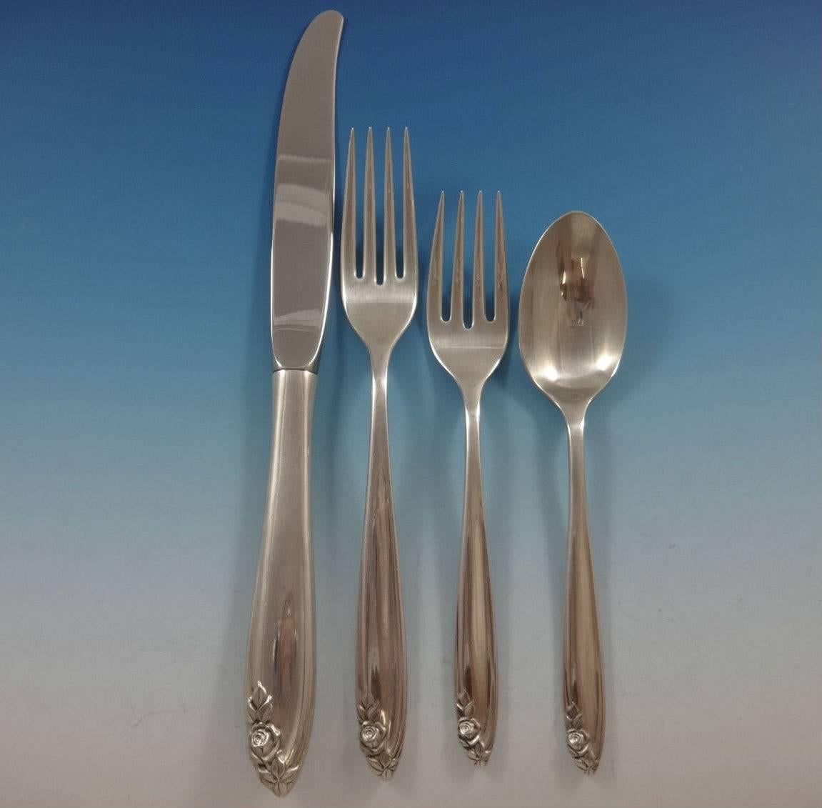 Debutante by Wallace Sterling Silver Flatware Set Service 32 Pieces In Excellent Condition For Sale In Big Bend, WI