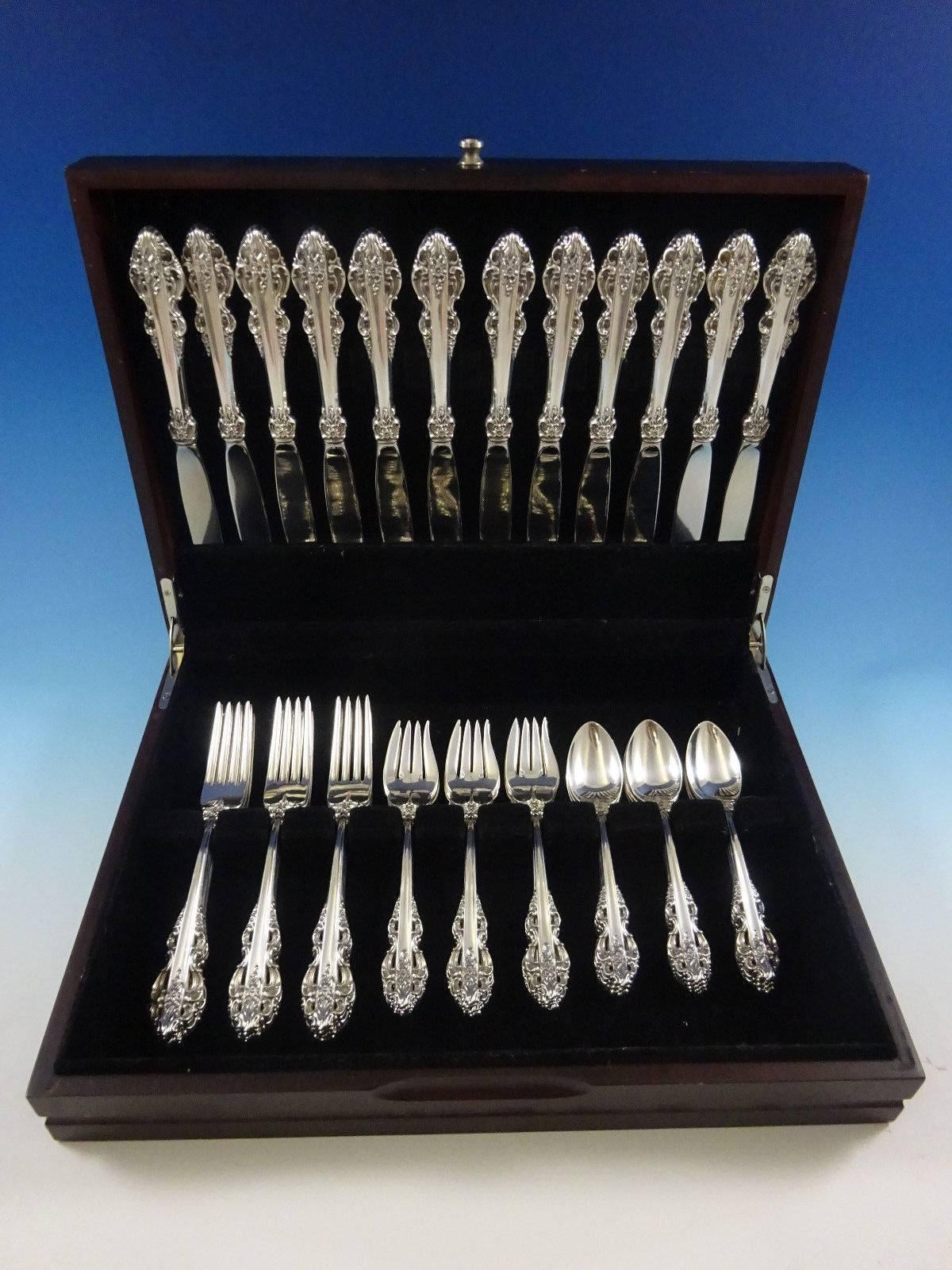 El Greco by Reed & Barton sterling silver flatware set, 48 pieces. This set includes: 

12 knives, 9 1/4