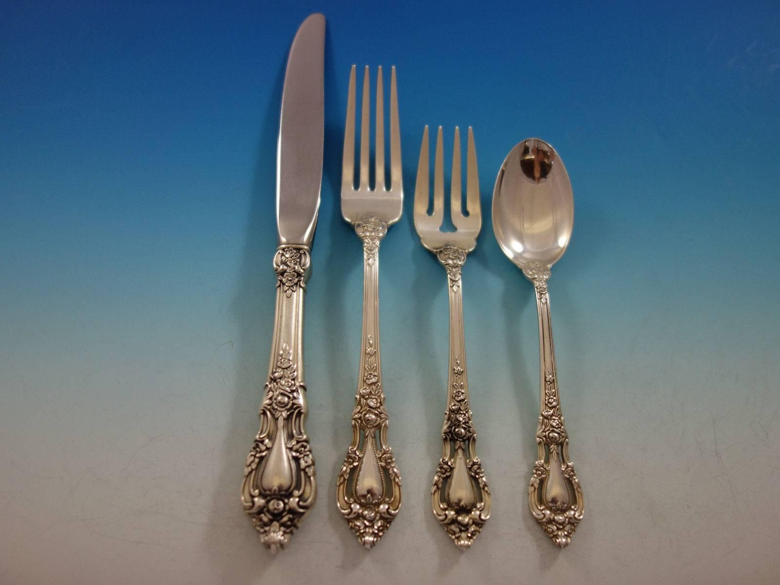Eloquence by Lunt sterling silver flatware set, 32 pieces. This set includes: 

Eight knives, 9 1/8