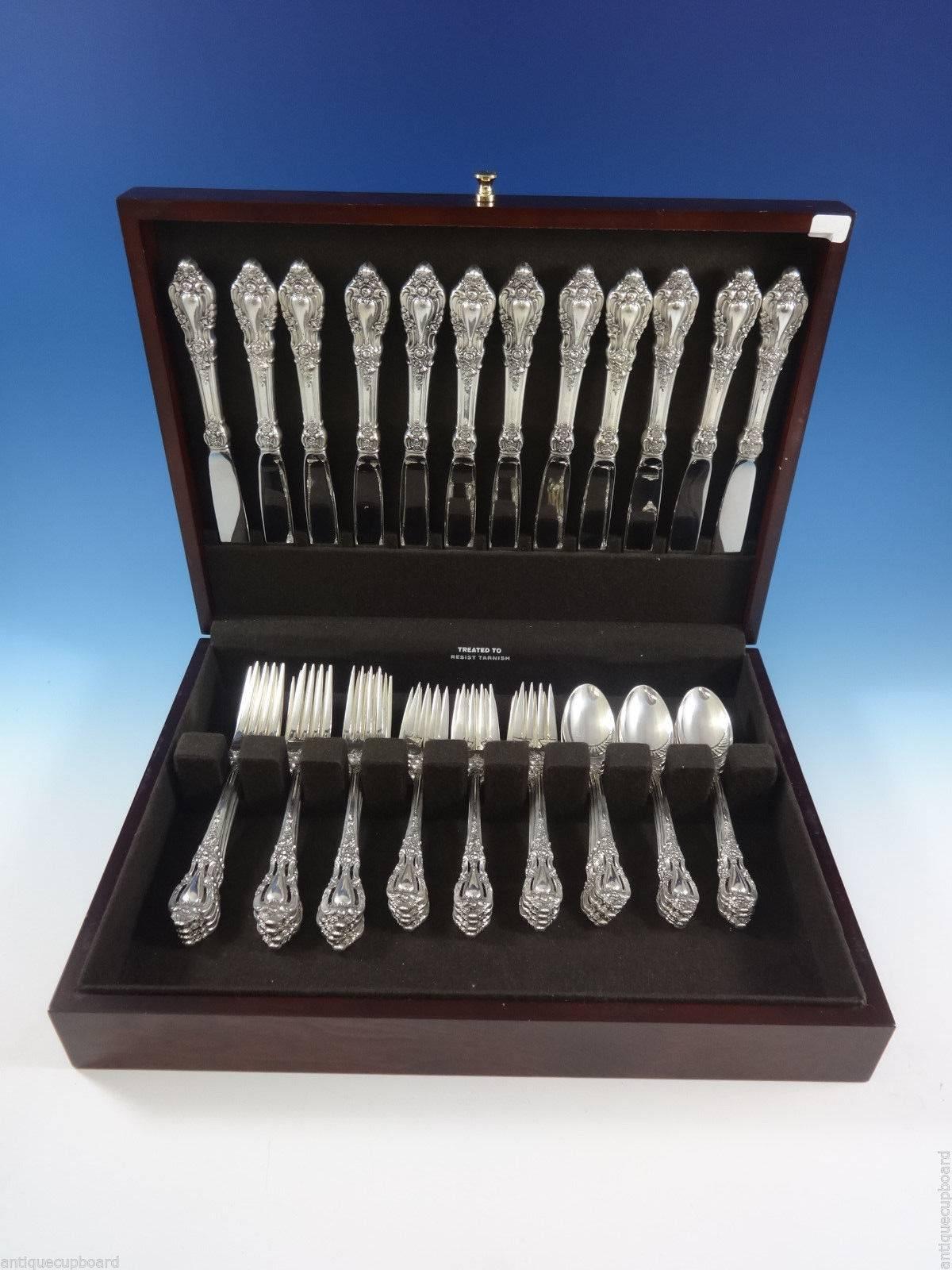 Eloquence by Lunt sterling silver flatware Service for 12-48 piece set, in excellent condition. This set includes: 

12 knives, 9 1/8