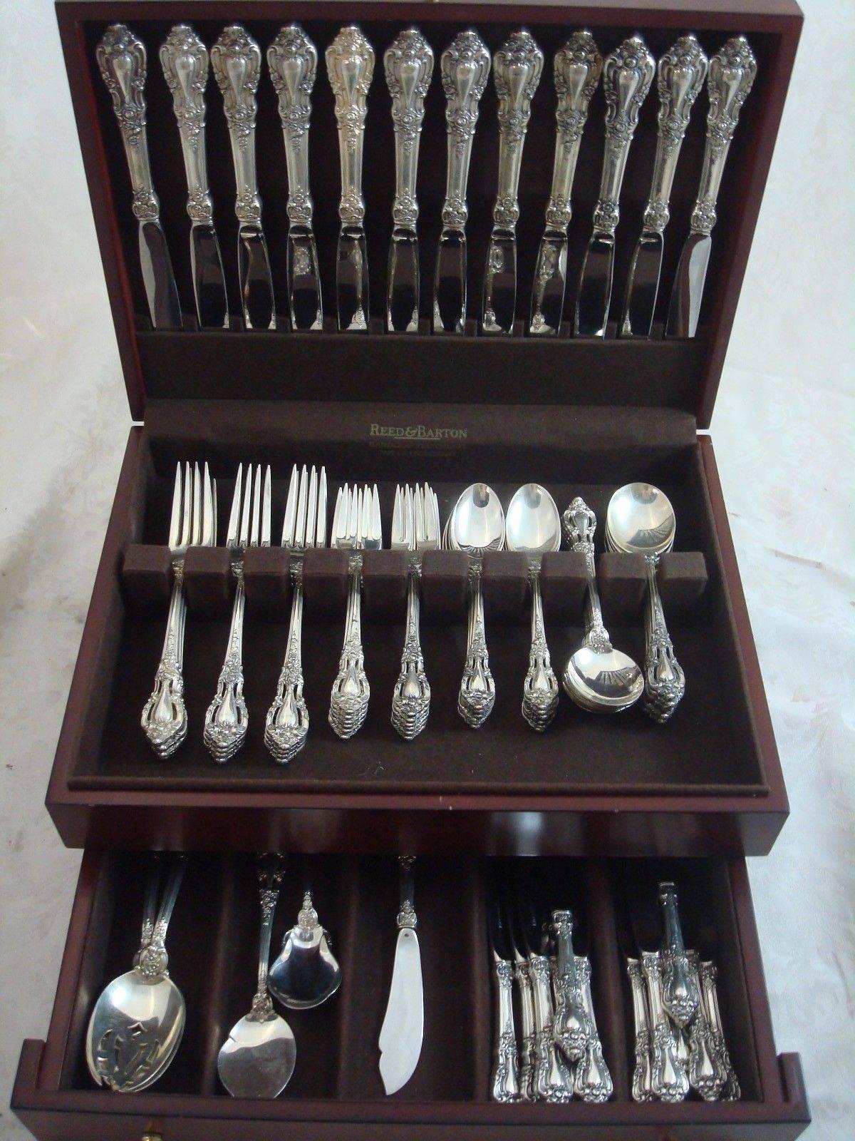 Eloquence by Lunt Sterling Silver dinner size flatware set 77 pieces, in excellent condition. This set includes: 

12 dinner size knives, 9 3/4
