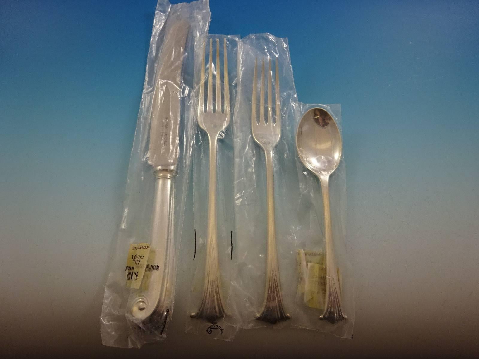 New, unused English Onslow by CJ Vander English silver plated dinner size flatware set - 60 pieces. This set includes: 

12 dinner knives, pistol grip, 9 1/2