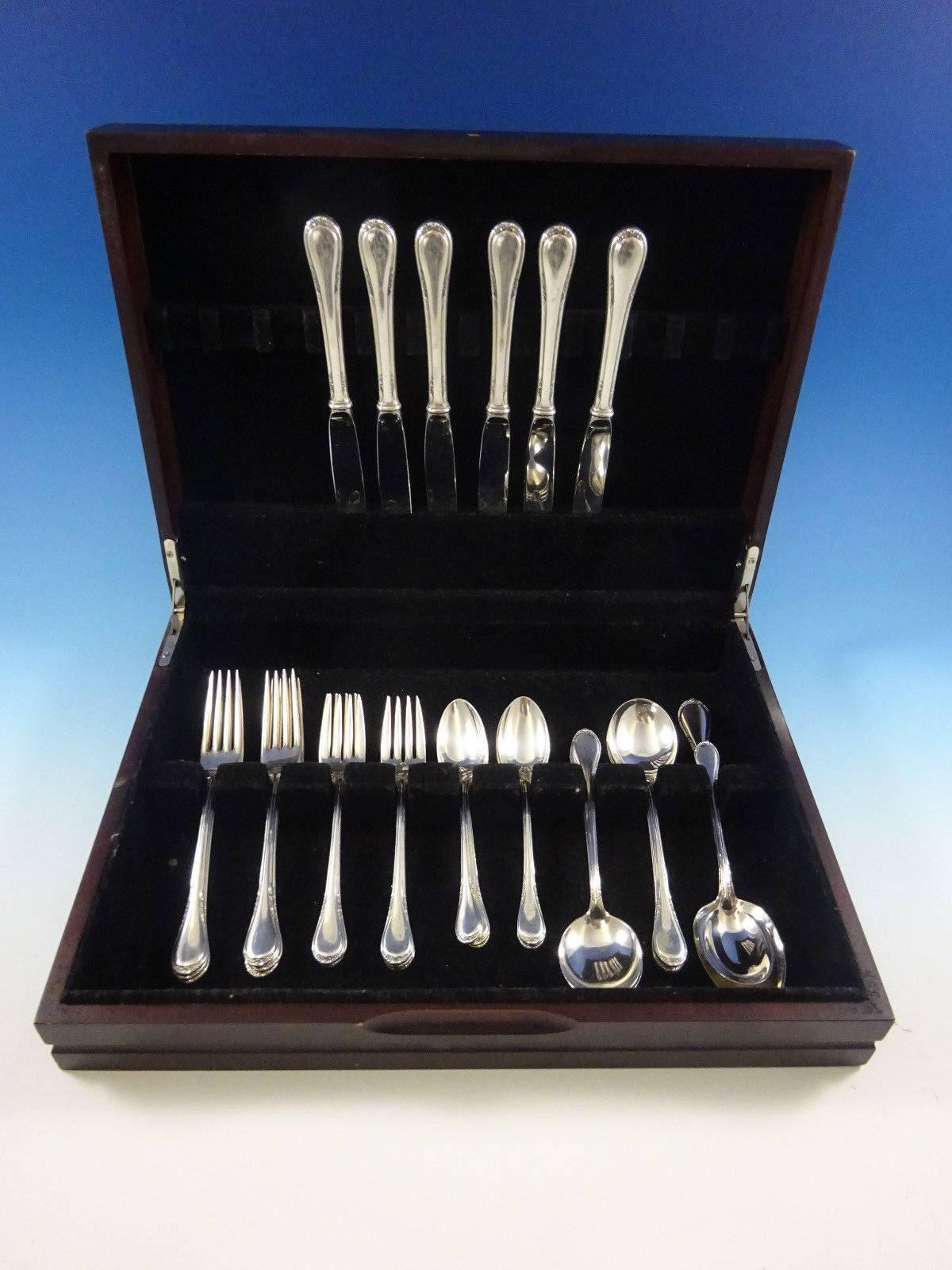 Rare Evening Rose by Lunt sterling silver flatware set of 32 pieces. This pattern is quite scarce. This set includes: Six knives, 8 7/8