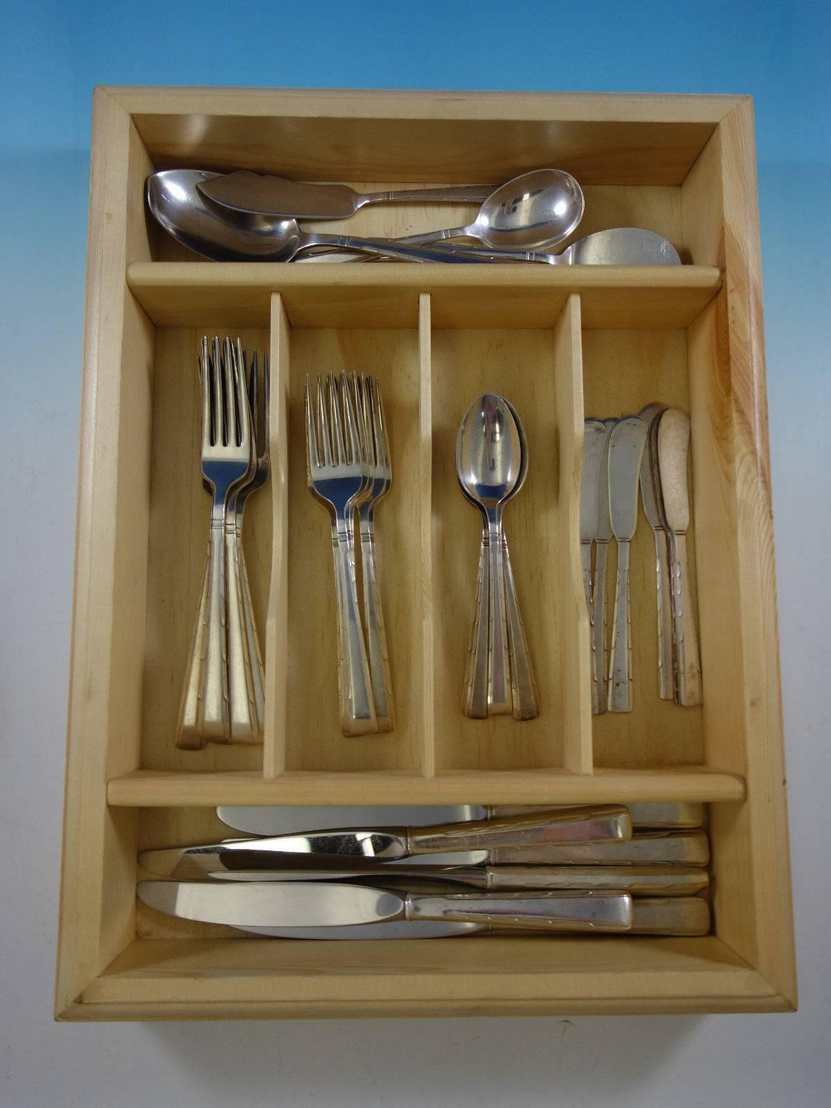 Horizon by Easterling sterling silver flatware set, 34 pieces. Great starter set! This set includes: 

Six knives, 8 5/8