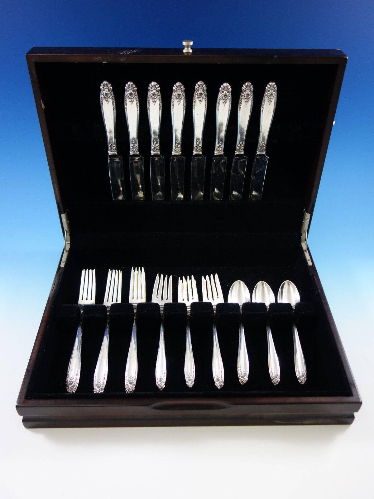 Prelude by international sterling silver flatware set, 32 pieces. This set includes:
 
eight knives, 9