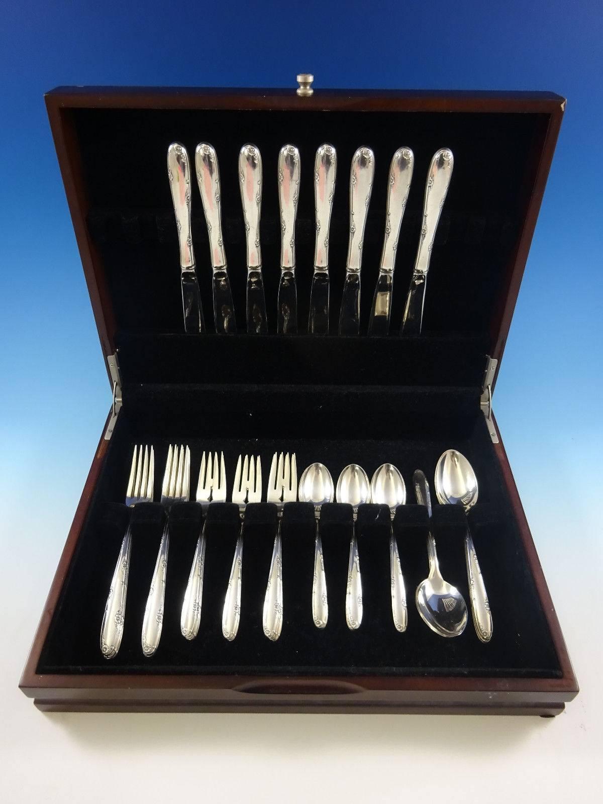 Lovely Madiera by Towle sterling silver flatware set - 40 pieces. This set includes:

8 Knives, 9