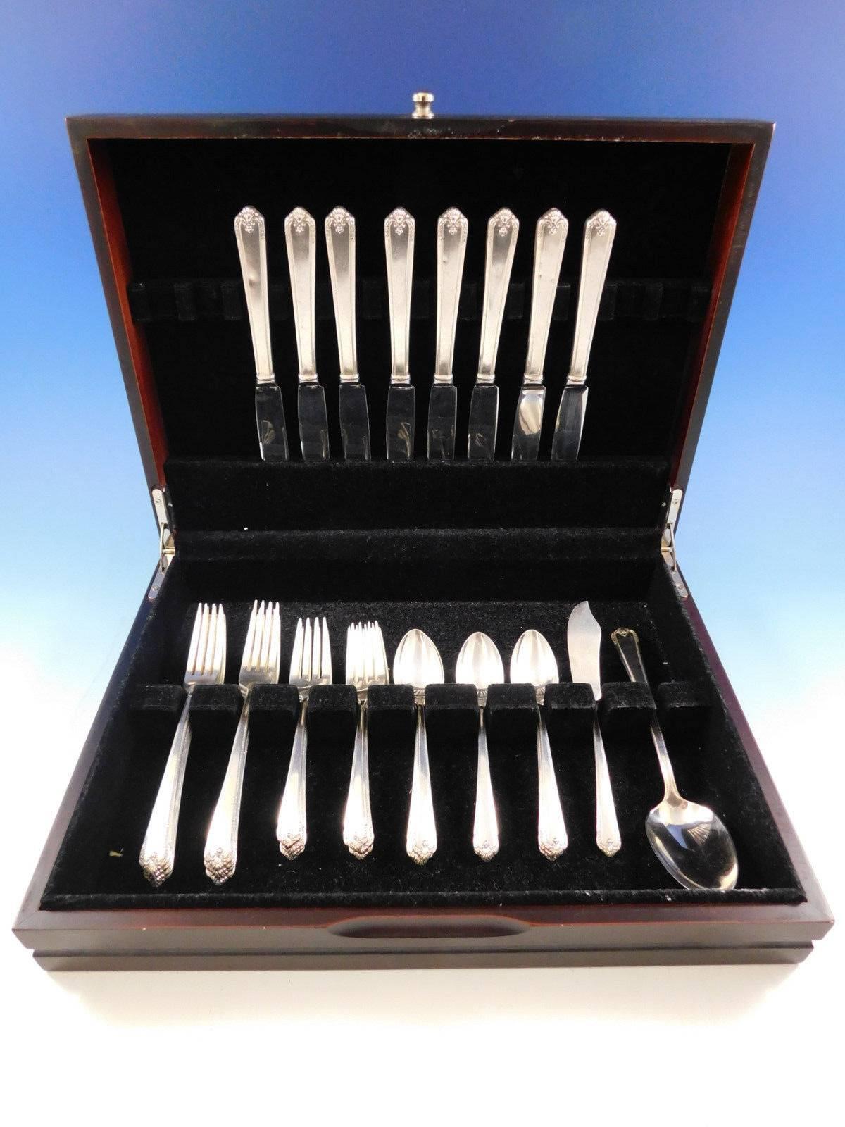 Colonial Manor by Lunt sterling silver Flatware set, 34 pieces. This set includes:

8 Knives, 8 3/4