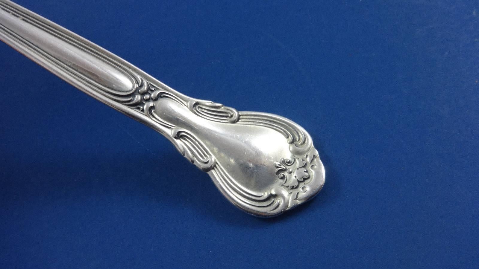 Chantilly by Gorham Sterling Silver Dinner Flatware Set for 12; 111 pieces In Excellent Condition In Big Bend, WI