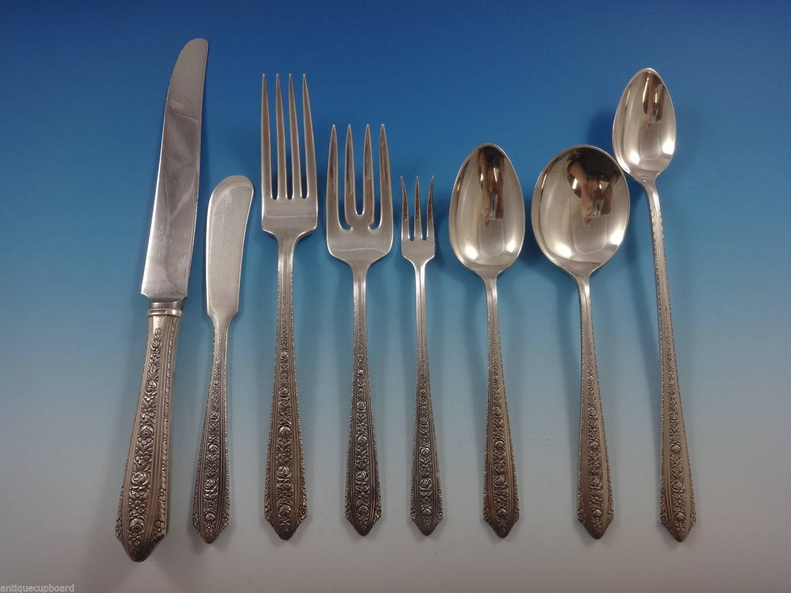 Magnifique grand service de couverts en argent sterling Normandie by Wallace, 99 pièces. Cet ensemble comprend :

12 couteaux, 8 3/4