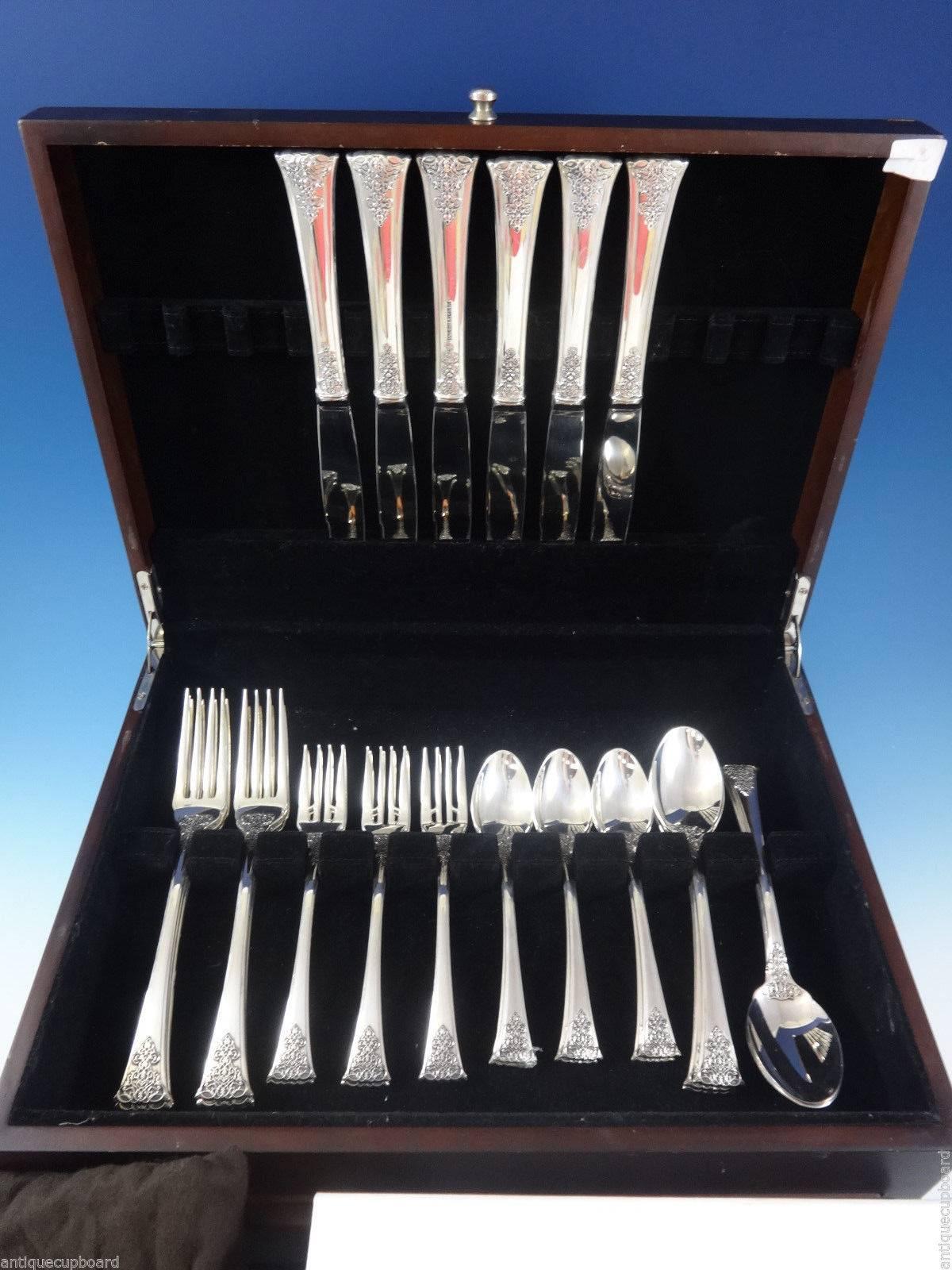 For sublime sophistication, serve your guests with Vera Wang's Imperial Scroll sterling silver flatware. A scroll design reminiscent of a regal crest. The pieces are wonderfully large and heavy.

Imperial Scroll by Vera Wang sterling silver