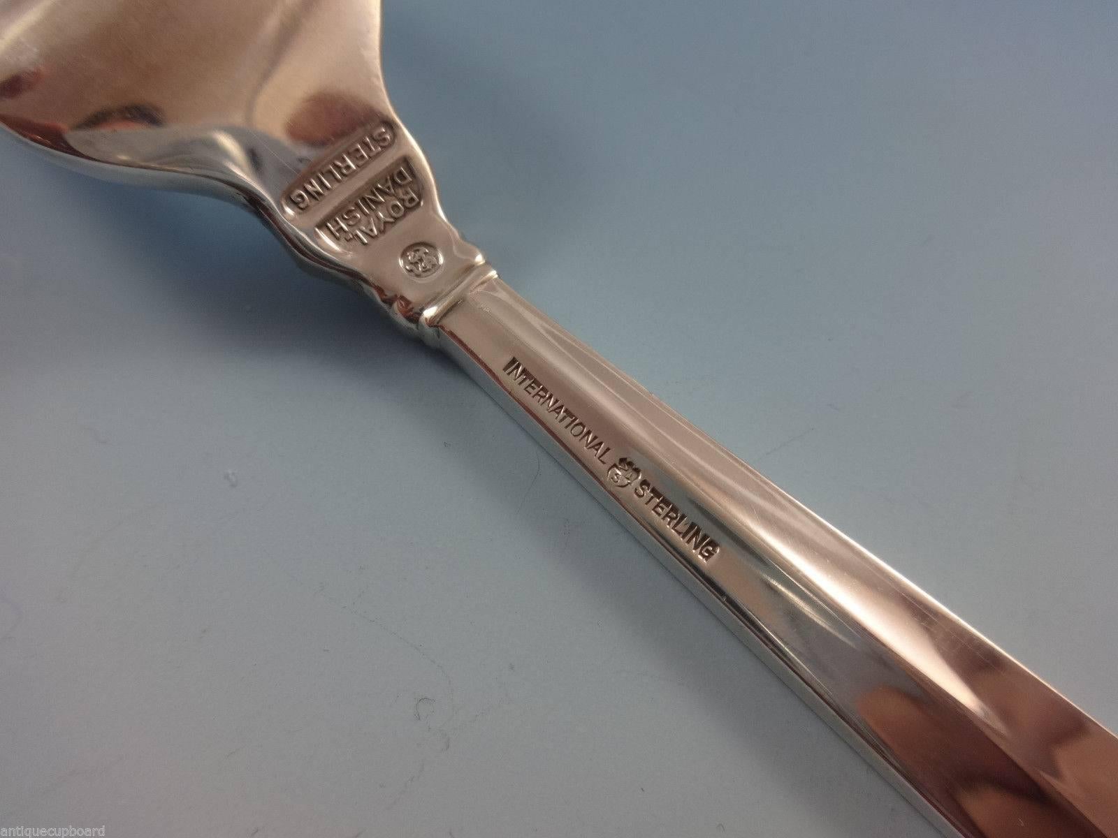 Cubertería para ocho personas Royal Danish by International Sterling Silver, 61 piezas en Excelente estado para la venta en Big Bend, WI