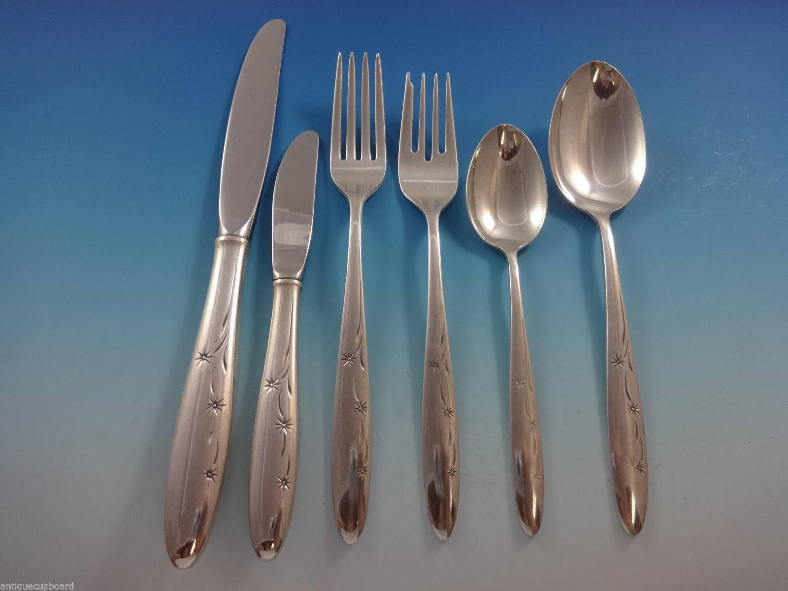 Celeste di Gorham, metà del secolo scorso, circa 1956, set di posate in argento sterling di 79 pezzi. Questo set comprende:

12 coltelli, 9 3/8