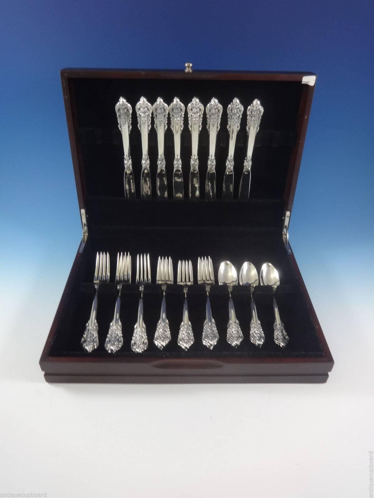 Grande baroque by Wallace sterling silver flatware set of 32 pieces. This set includes: 8 Knives, 9