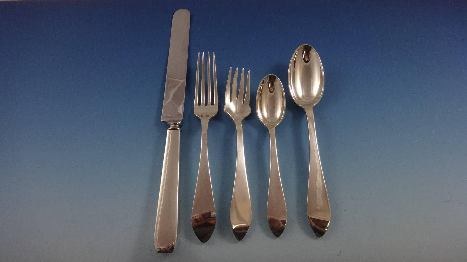 Queen Anne by Tiffany & Co. sterling silver flatware set, 42 pieces. This set includes:

Eight dinner size knives, 10 3/8
