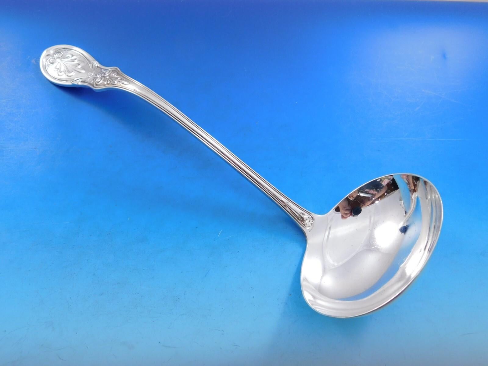 Saratoga by Tiffany - Sterling
Date d'émission : 1870
Auparavant, ce modèle s'appelait King puis Calle, rebaptisé Saratoga en 1956. Concepteur : A.C.C. Moore.

Fabuleux service de couverts Saratoga by Tiffany and Co. en argent sterling - 91 pièces.