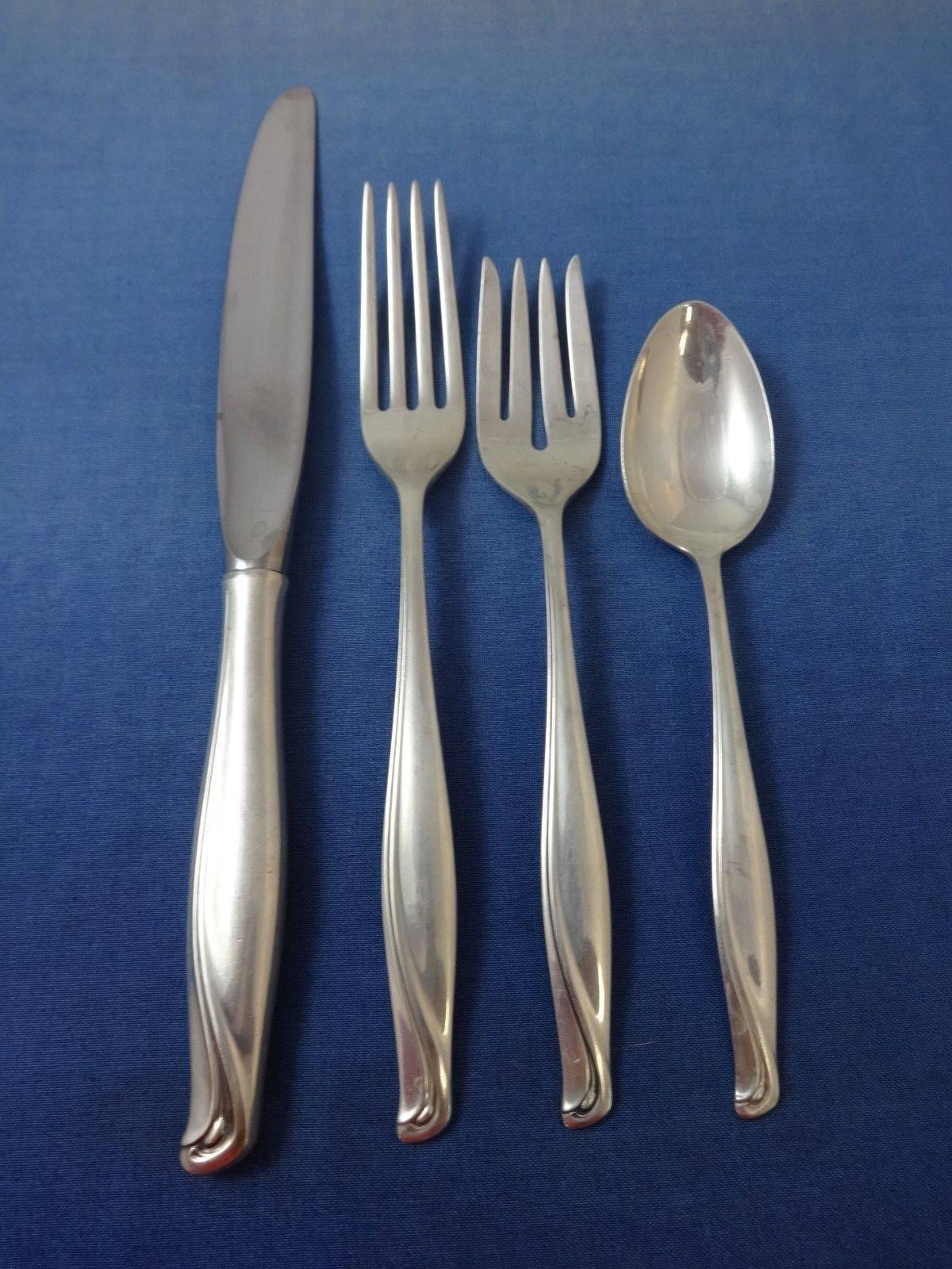 American Spring Bud by Alvin Sterling Silver Flatware Set for 12 Service 88 Pieces For Sale